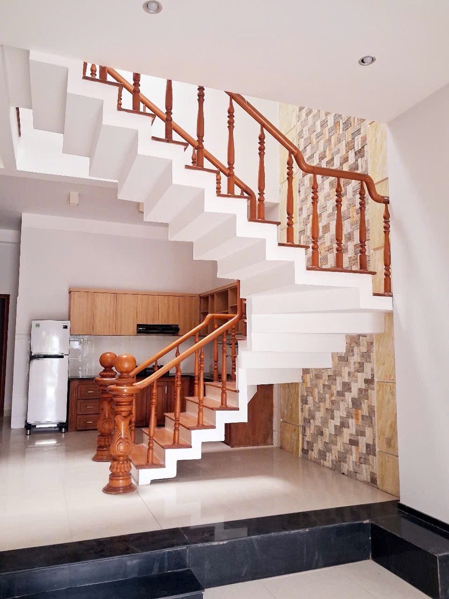 Bán nhà 2 tầng mặt phố Trương Văn Hiến 90m giá 9.4 tỷ, thương lượng