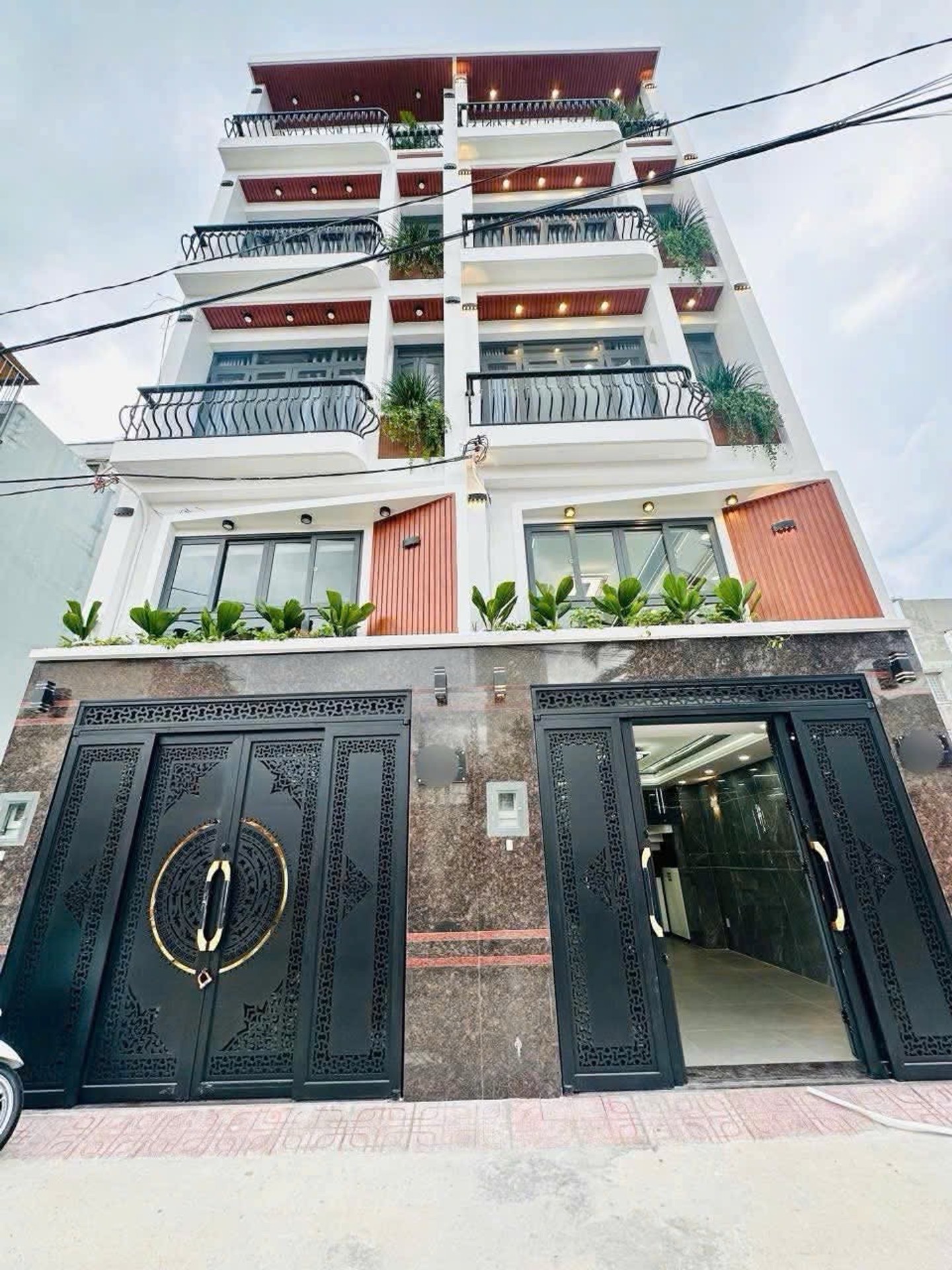 Bán nhà 5 tầng có thang máy khu Tân Phú, giá 9.1 tỷ