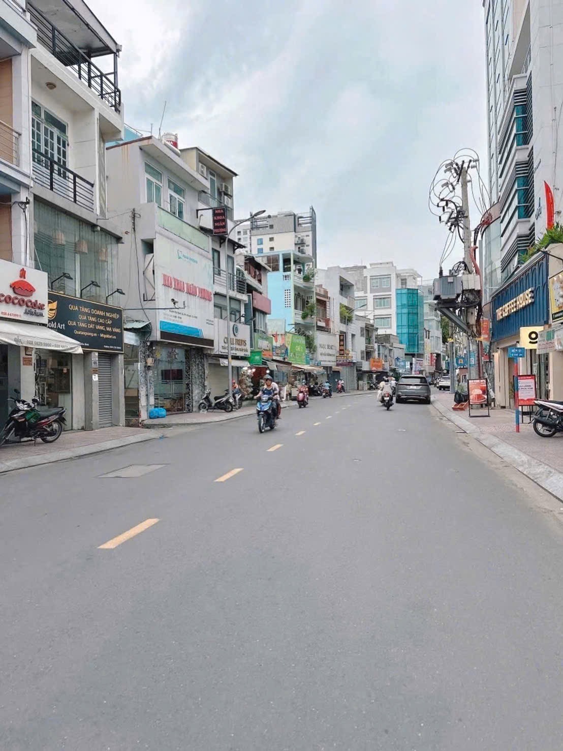 Giám 2 tỷ cho căn Nhà Mặt Phố giáp Lê Văn Sỹ Phú Nhuận giá bằng trong hẻm -Sẳn Dòng Tiền nhỉnh 10tỷ