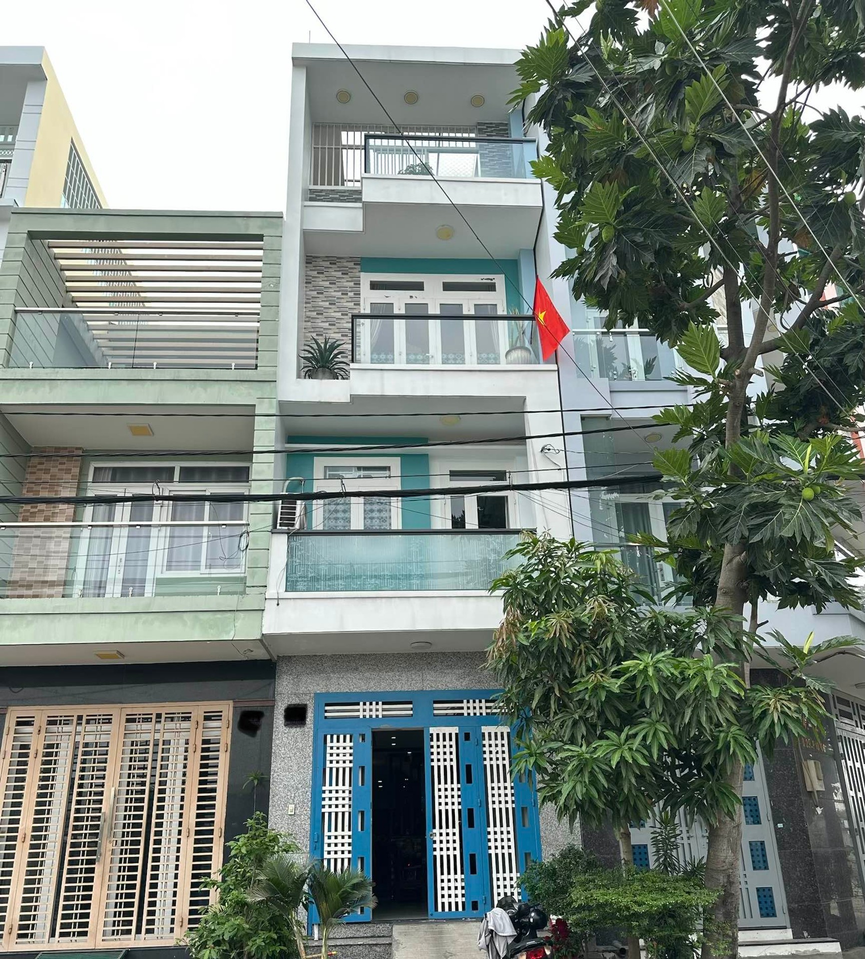 Bán nhà mặt phố khu vực Bình Phú, thiết kế hiện đại, diện tích 80m2