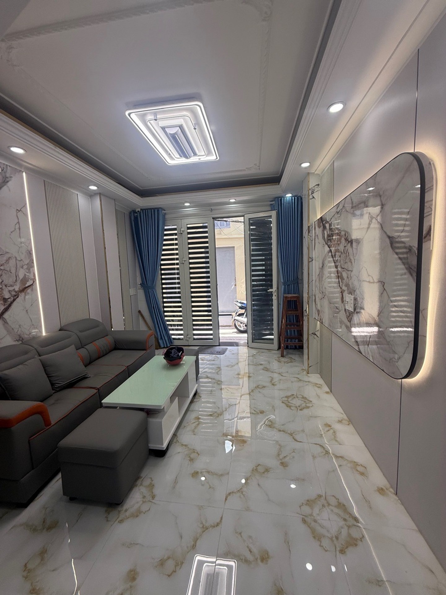 NHÀ 3 TẦNG - Ở LIỀN - GẦN ĐƯỜNG XE TẢI - KẾ CHỢ BÙI VĂN BA - 4PN - 4,86 TỶ