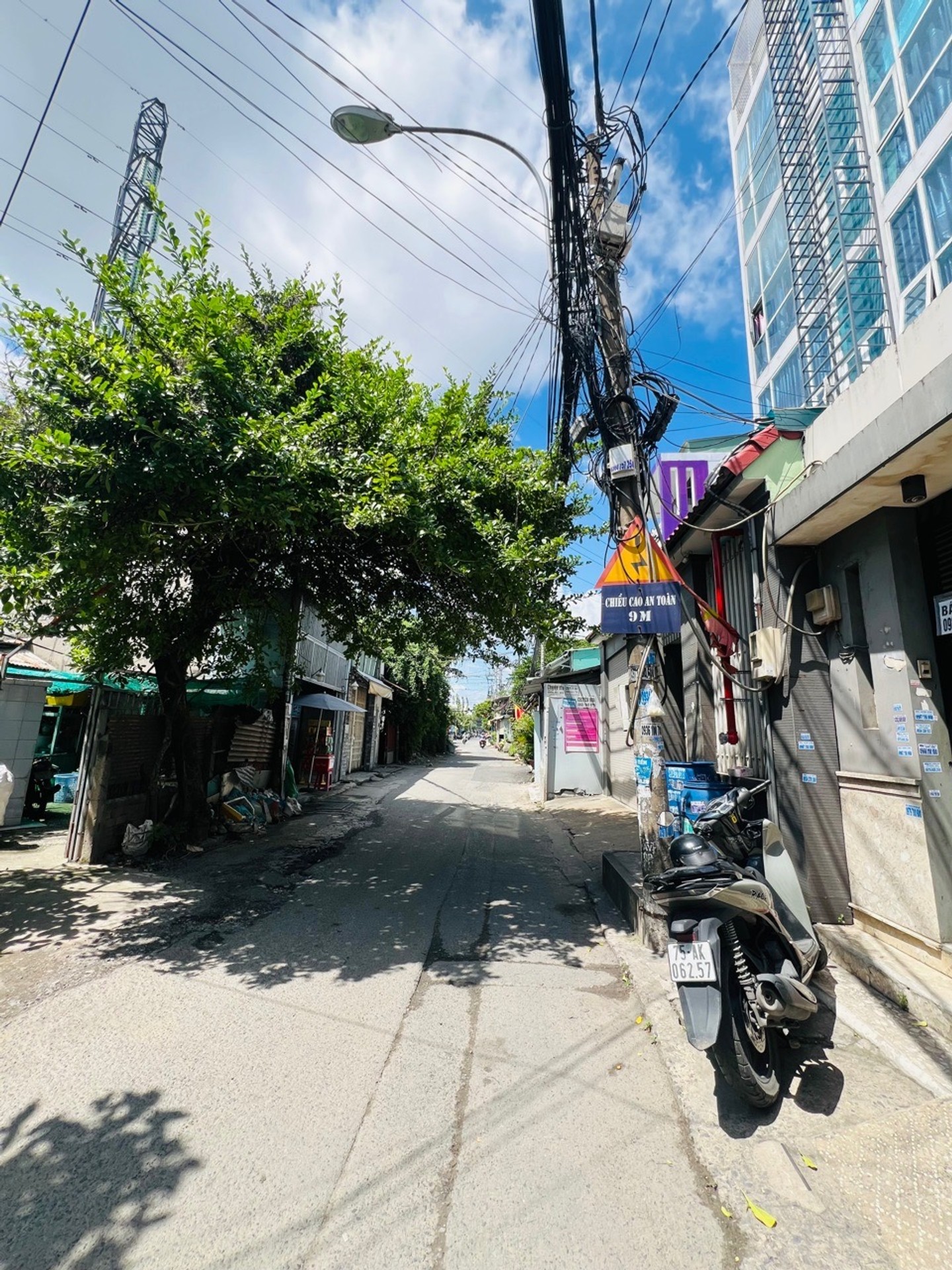 nhà bán sổ riêng,4 tầng, 6 phòng ngủ tại Tân Chánh hiệp 35 phường
Trung Mỹ Tây Quận 12, giá 7,5tỉ