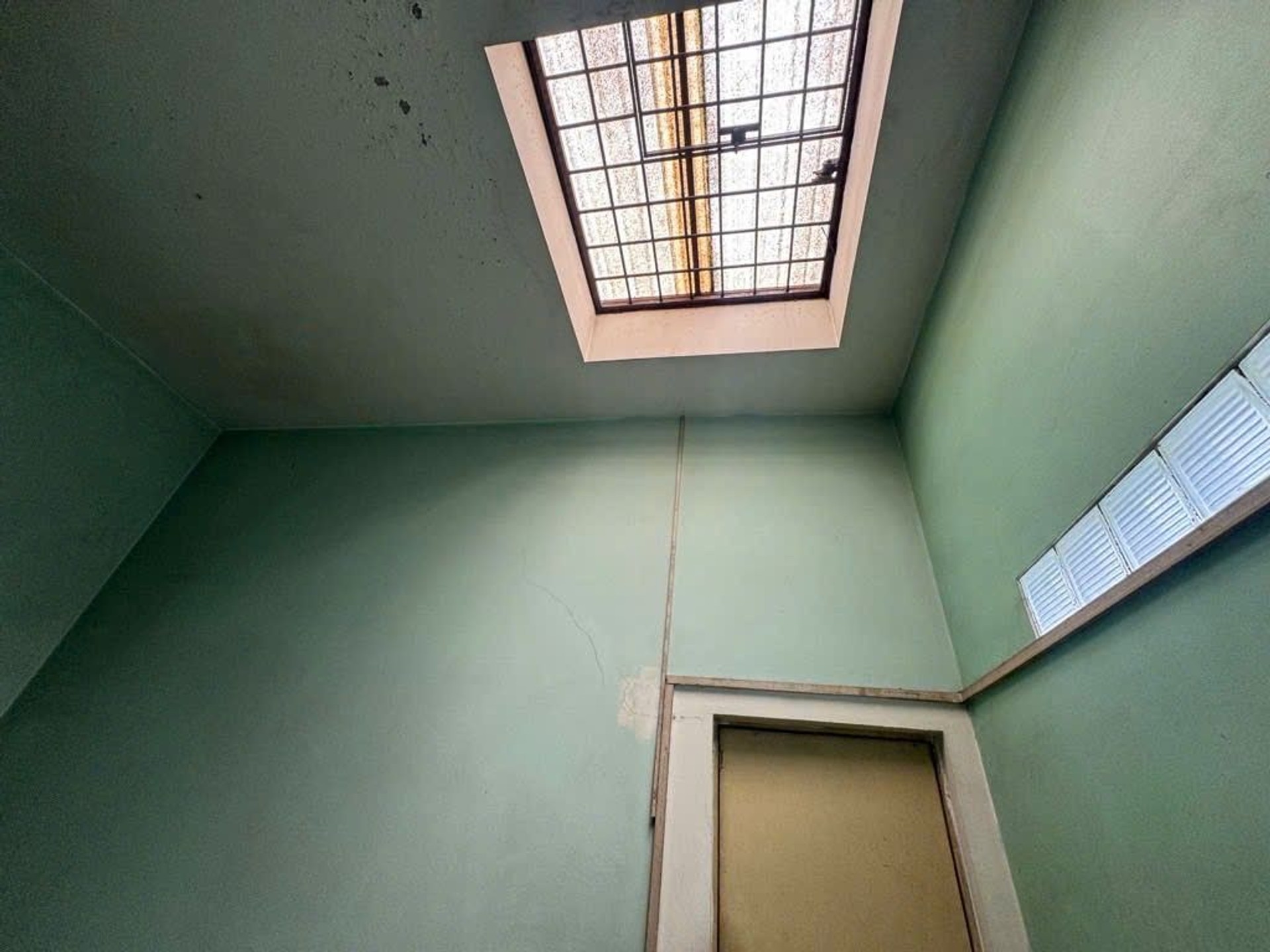 Bán nhà mặt phố 2 tầng, 70.6m2, 4 phòng, giá 14 tỷ tại Tân Phú
