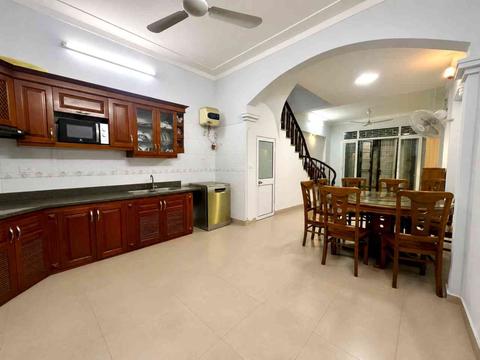 Nhà Kim Giang 57m2, 5 tầng, mt 4.6, 12 tỷ, khu vực cơ hội đầu tư hiếm có, giá tốt, thông số đẹp.