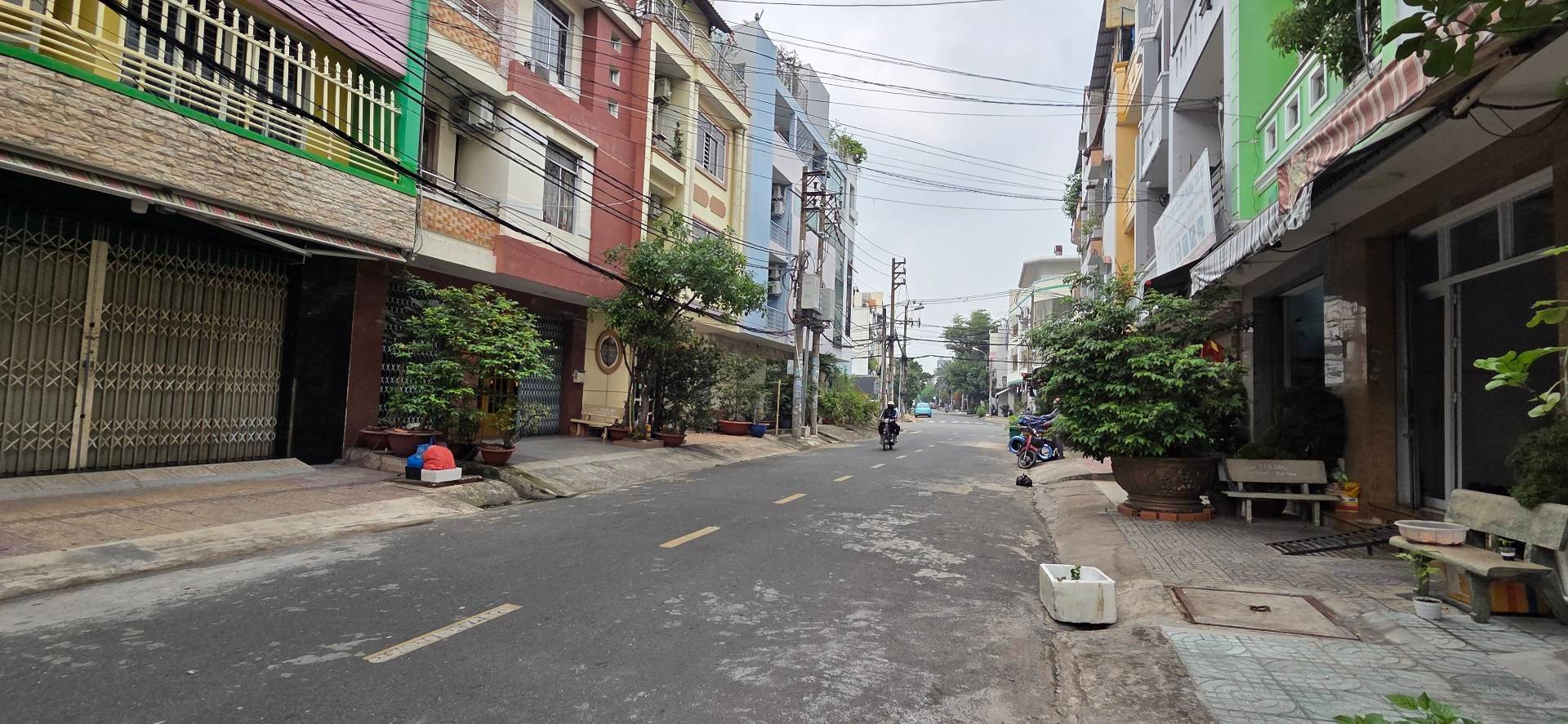 Nhà mặt phố sầm uất KDC Tên Lửa, 5 tầng x 96m², giá 18 tỷ