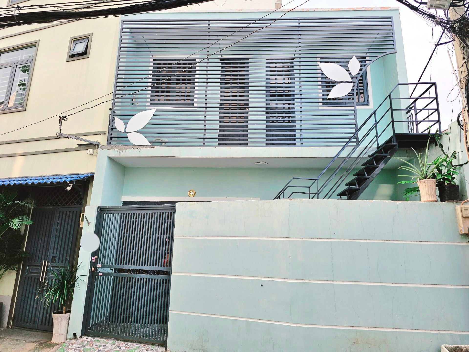 NHÀ MẶT TIỀN GẦN VINCOM Q9 (KHU ĐẸP) CHỈ 4ty8 ĐƯỜNG XE HƠI TRÁNH-Ở VÀ CHO THUÊ