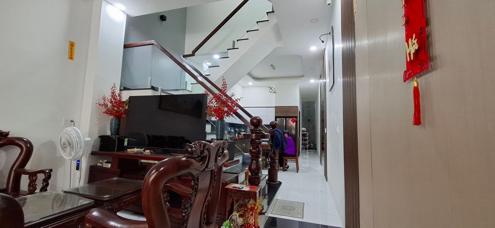 Nhà mặt phố 3 tầng, 4 phòng ngủ, giá 6.4 tỷ tại Dĩ An