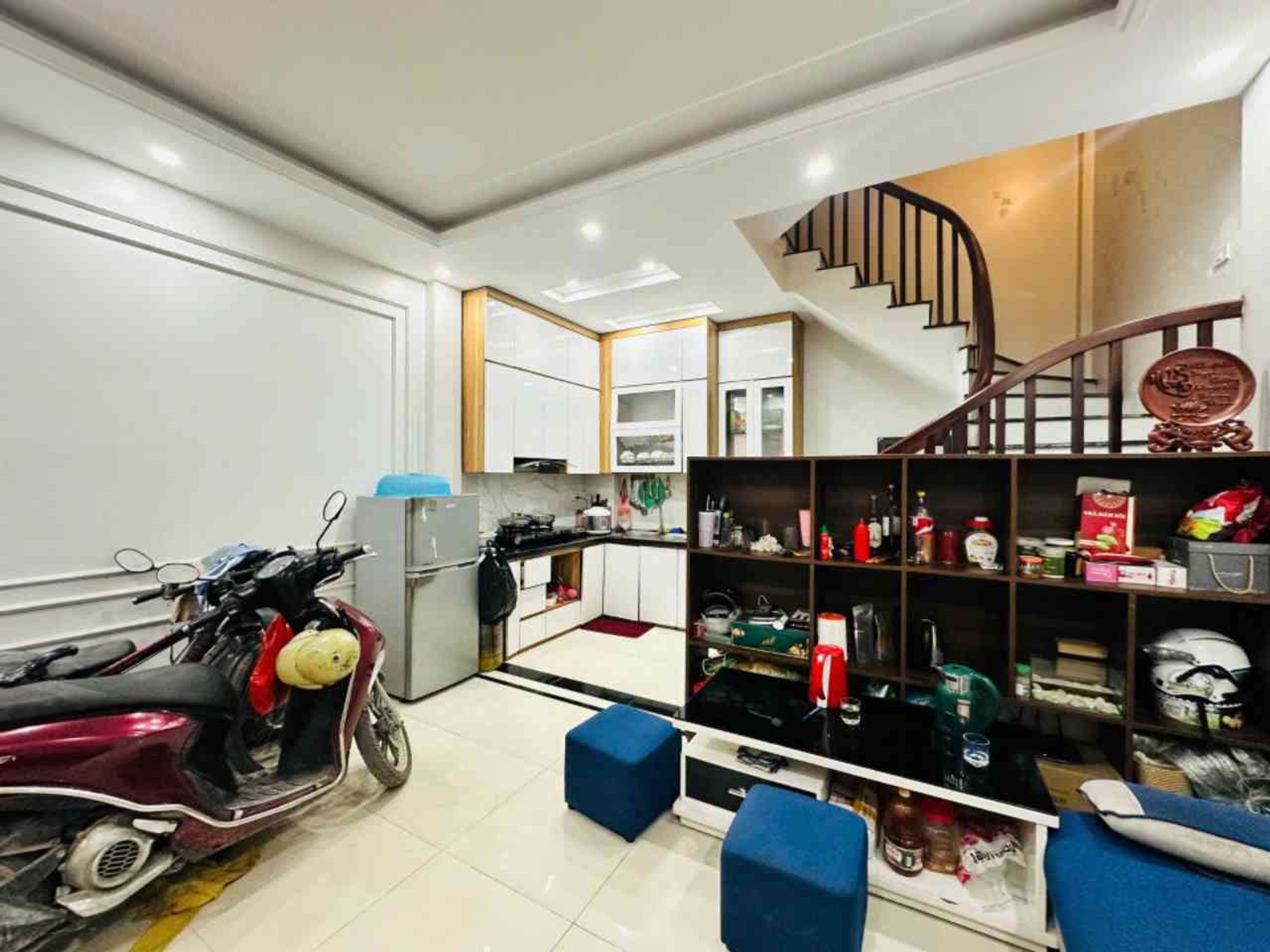 Nhà Ngọc Trục 5 tầng, chỉ 50m ra ô tô, sẵn sàng dọn vào