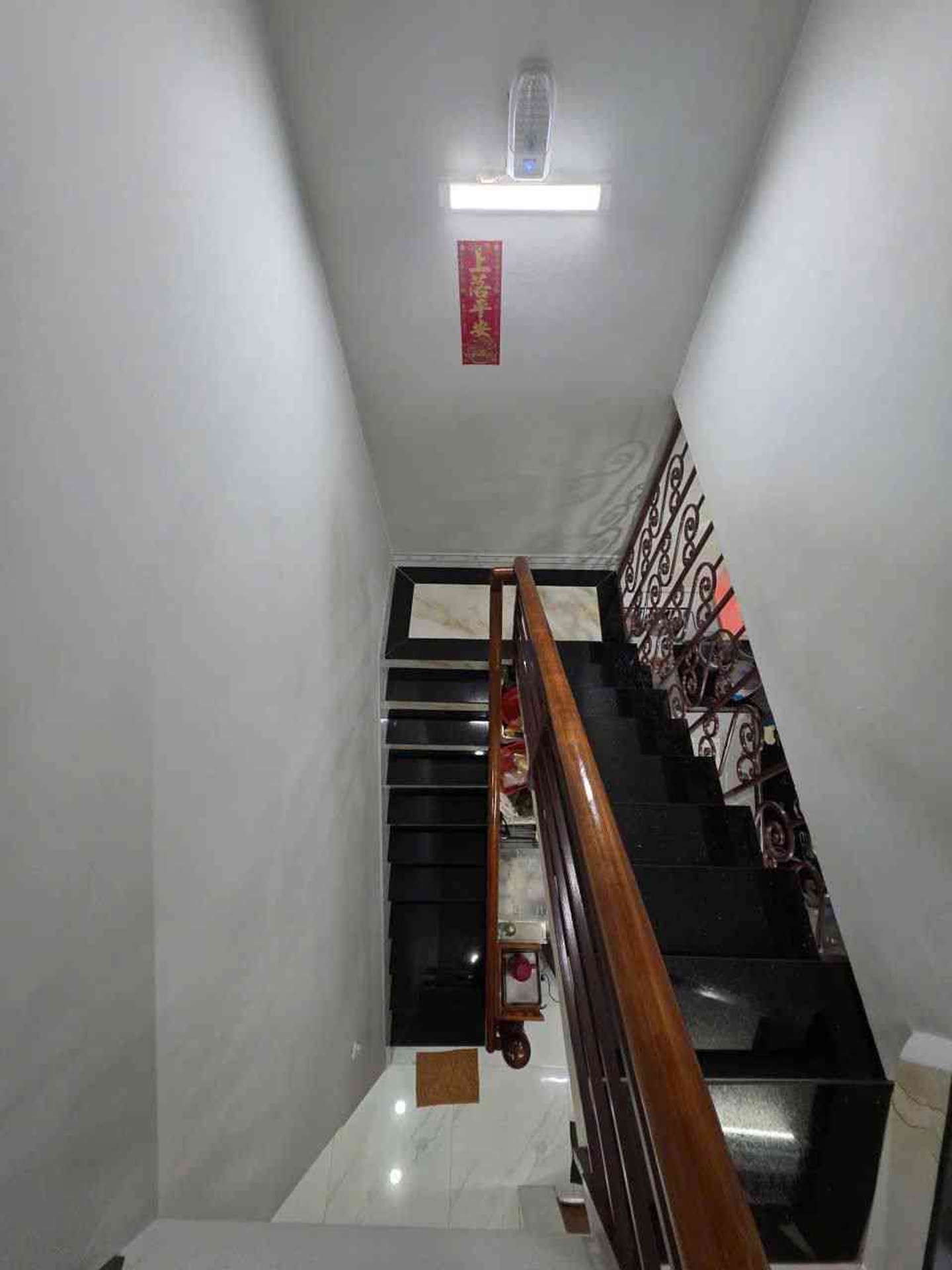 Nhà rộng 5,6m gần chợ Bình Tây, 3 phòng ngủ, vào ở ngay