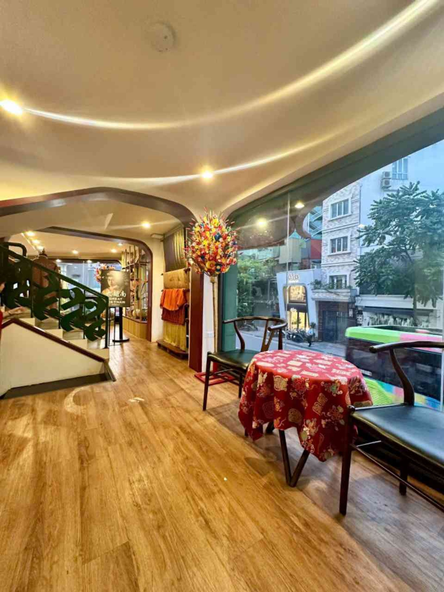 Biểu tượng tinh hoa phố cổ với tầm nhìn góc kiệt xuất tại Nguyễn Thái Học