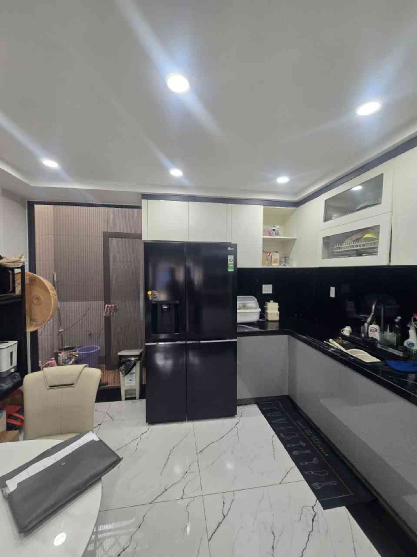 Nhà 5 tầng 4 phòng ngủ hướng Đông Nam tại Bình Tân giá 8.2 tỷ