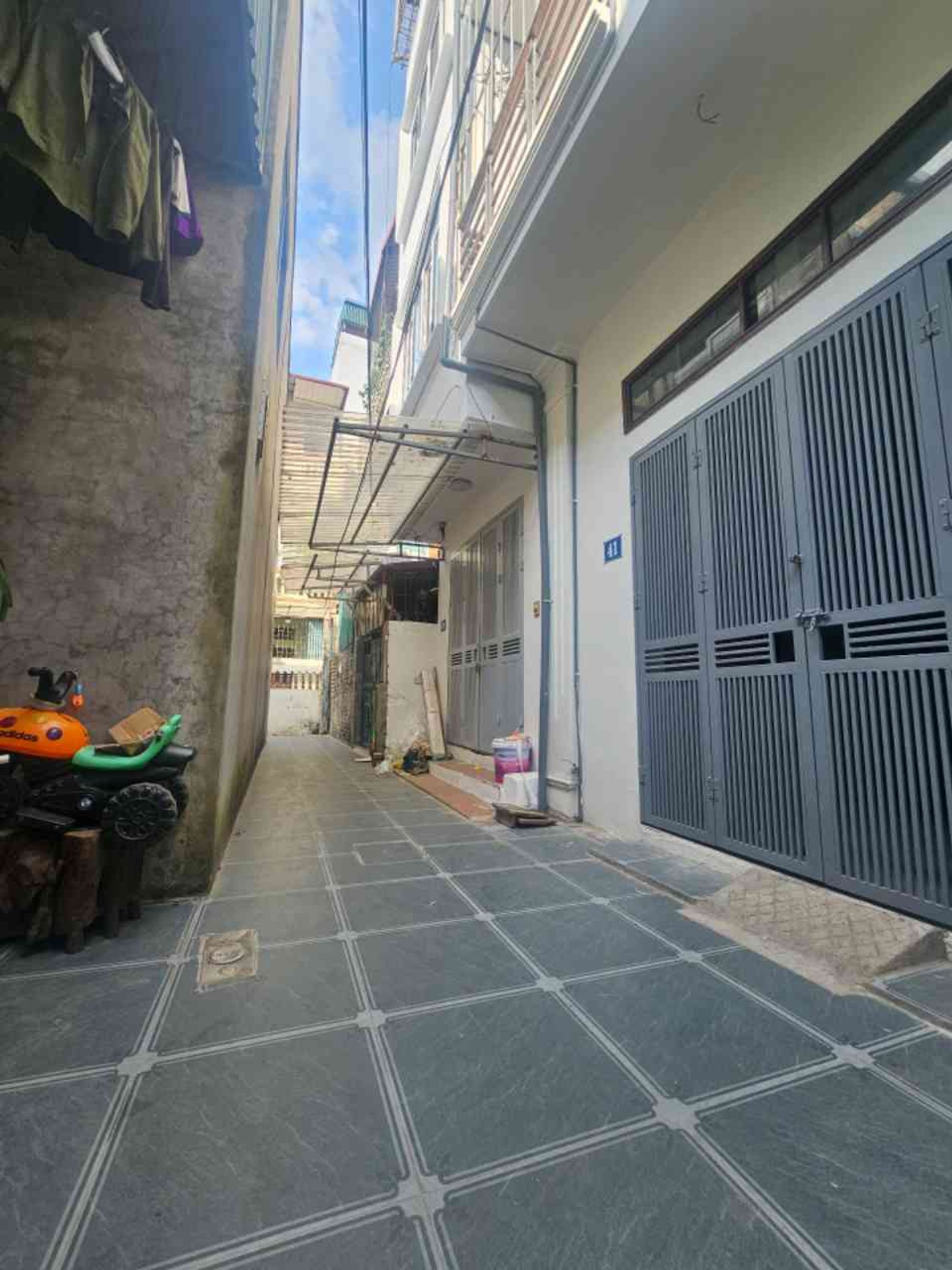 Nhà đẹp 3 tầng trong ngõ Nam Phù, tiện nghi đầy đủ