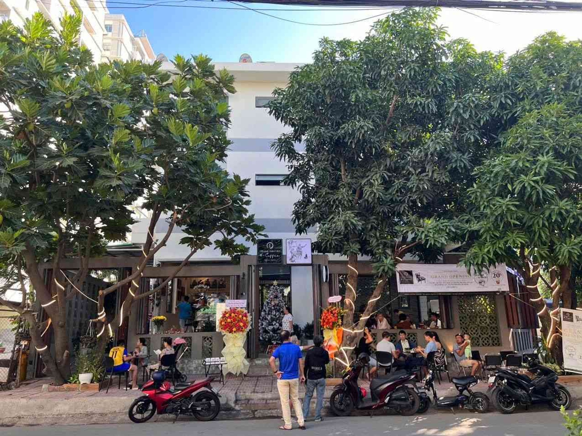 Nhà góc 3 mặt tiền view công viên, xịn xò tại Bình Tân
