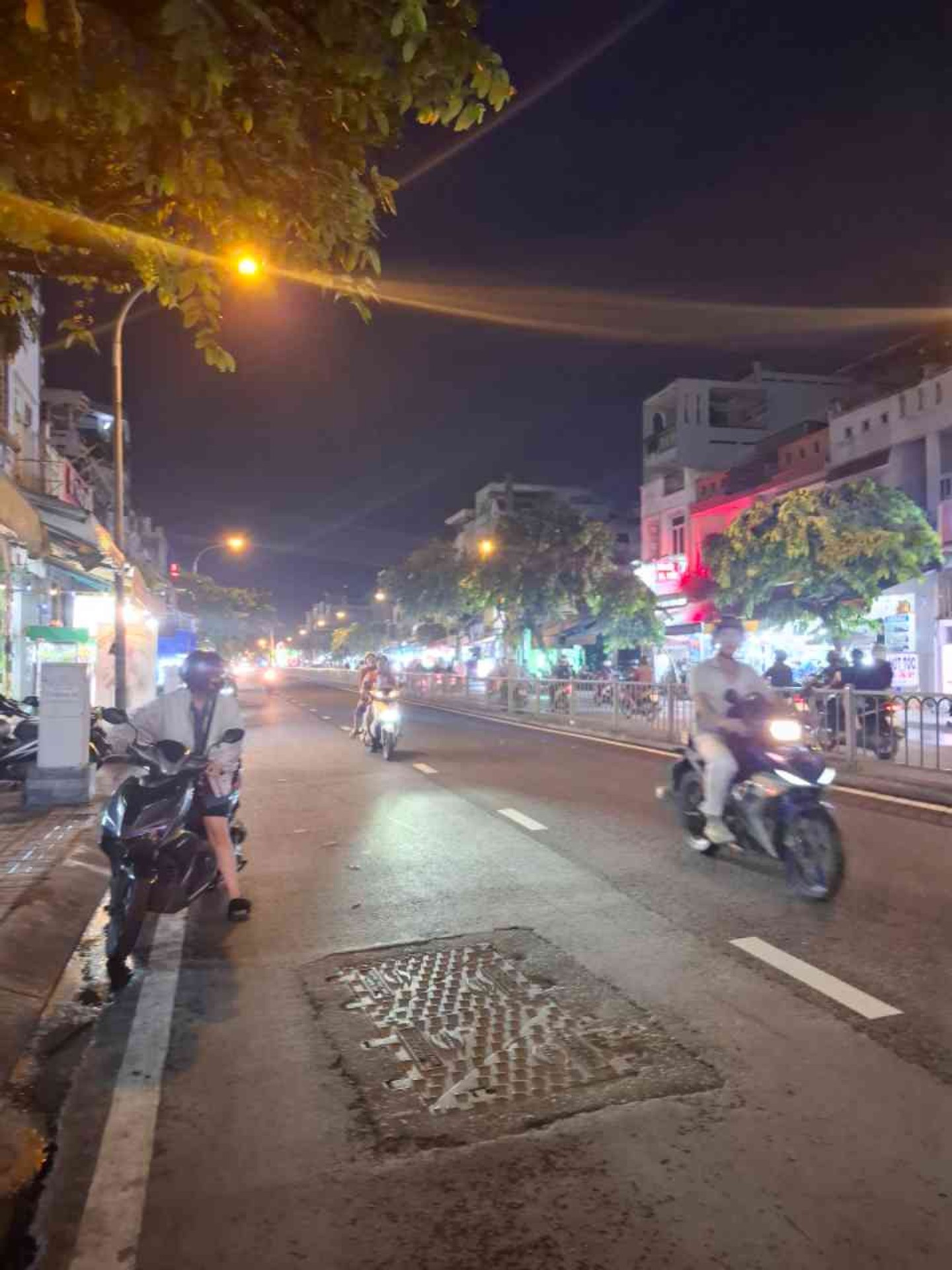 Nhà mặt phố kinh doanh sầm uất, giá hấp dẫn dưới 7 tỷ