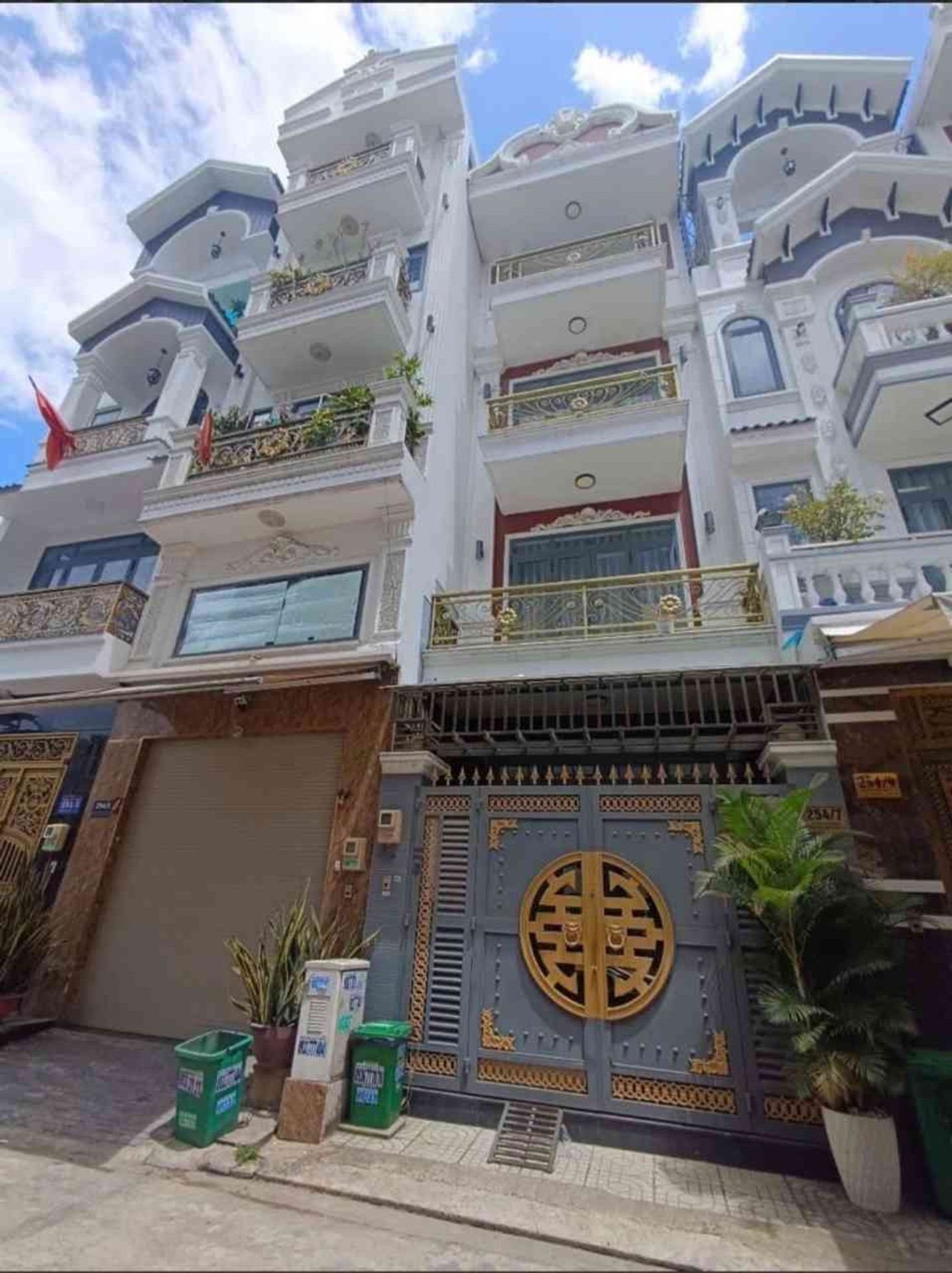 Nhà 5 tầng rộng rãi, ô tô vào tận nơi ở Bình Tân