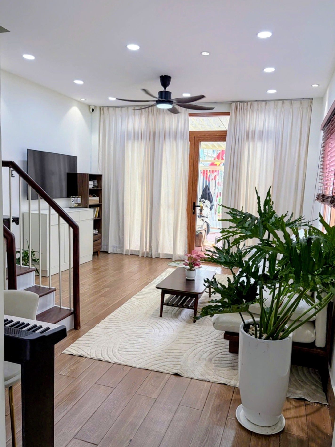 Nhà HXH Tân Phú – Âu Cơ, 2 tầng ở ngay - KD nail, spa …, ngang hơn 4m - dài hơn 15m - hơn 8 tỷ.