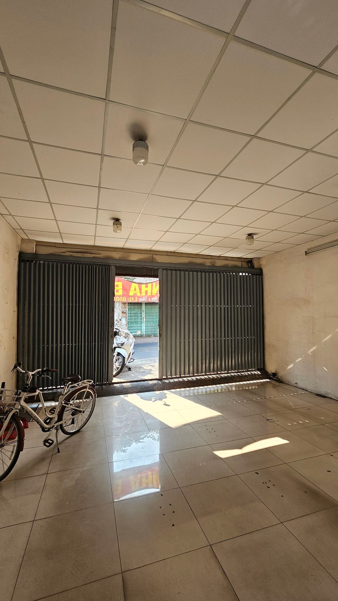 Nhà mặt phố An Dương Vương, 2 tầng, 3 phòng ngủ, giá 13.85 tỷ