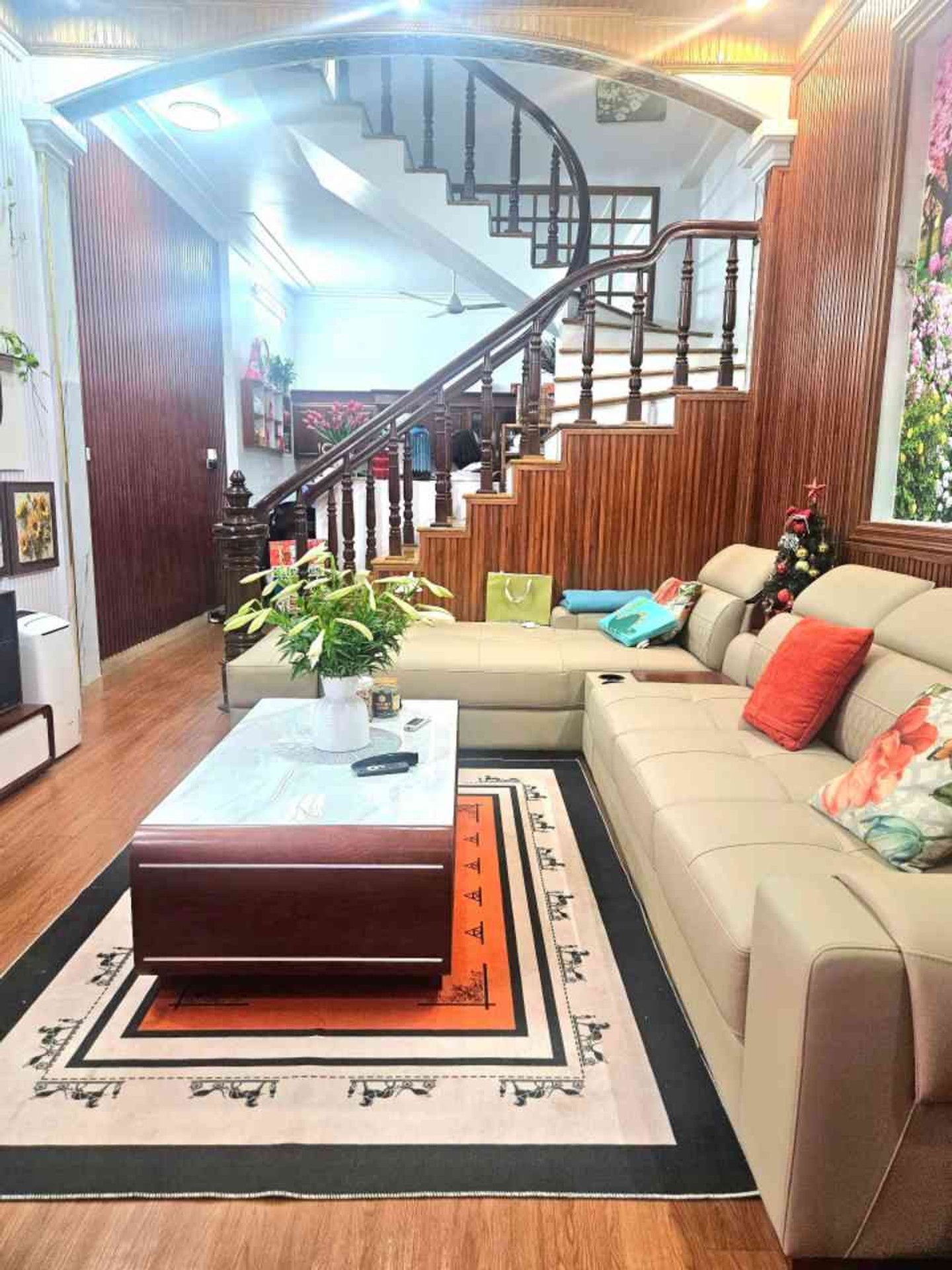 Bán nhà Kim Giang, 56m2, 4 tầng, mt 4.5m, ô tô đỗ cửa thuận tiện giao thông, kinh doanh nhỏ.