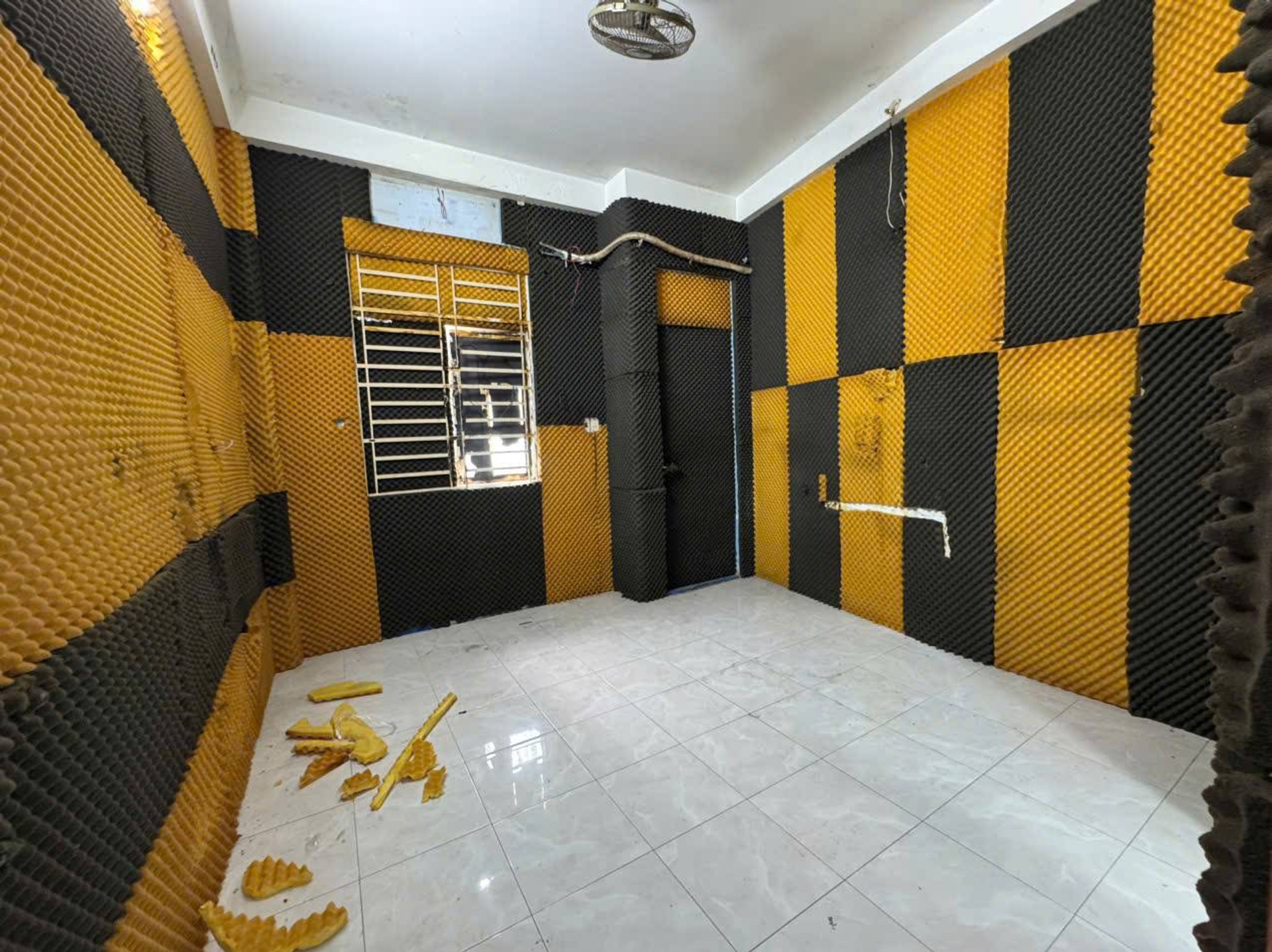 Bán nhà 5 tầng gần chợ Phú Lâm, giá 5.8 tỷ, 4 phòng ngủ