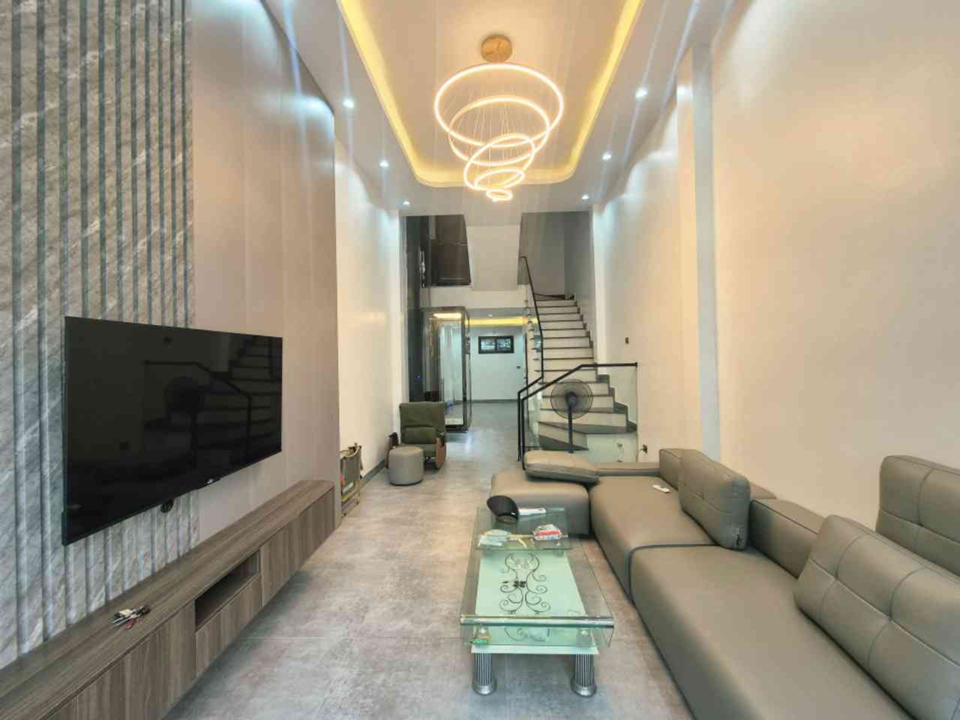 Nhà 5 tầng gần Hồ Tây, ngõ thông, thang máy, giá 12 tỷ