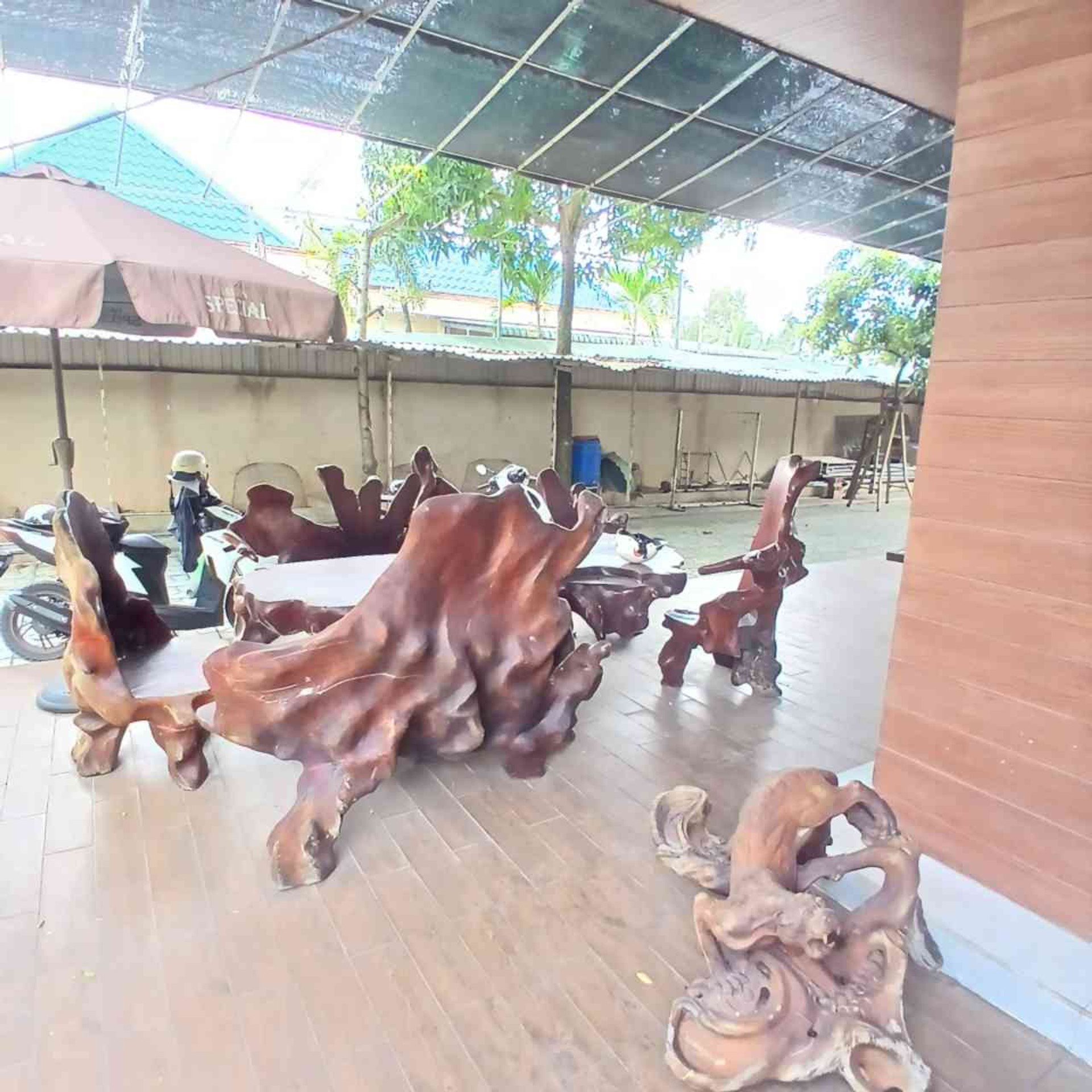 Bán nhà mặt phố rộng 903m2 tại khu vực quận trung tâm