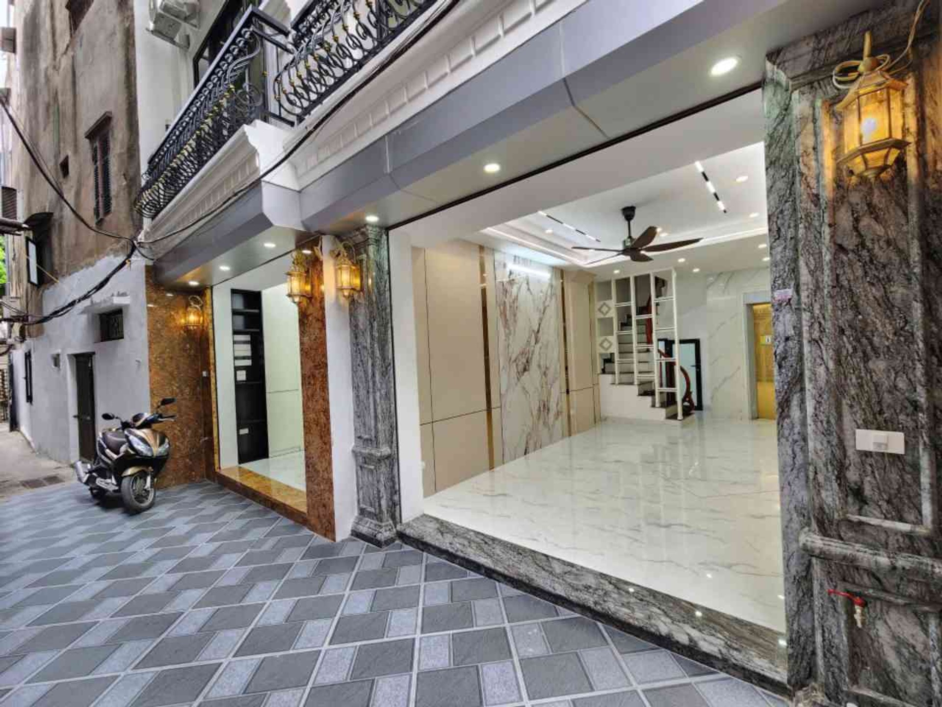 Nhà 6 tầng thang máy, DT34m2, full nội thất, trước nhà thoáng sáng. Tương Mai, Hà Nội.