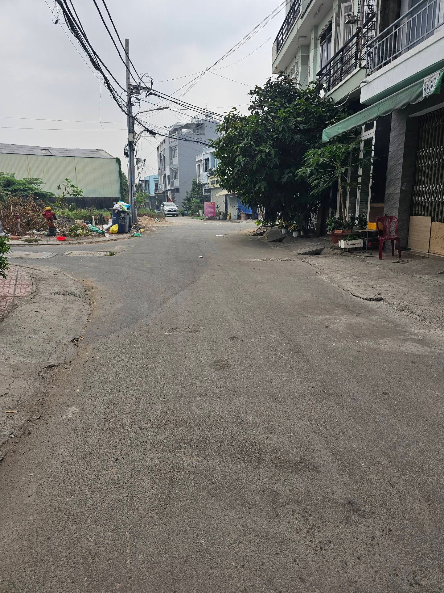 Nhà riêng 2 tầng 4 phòng ngủ tại Bình Tân, vị trí thuận tiện và hẻm rộng xe tải tránh