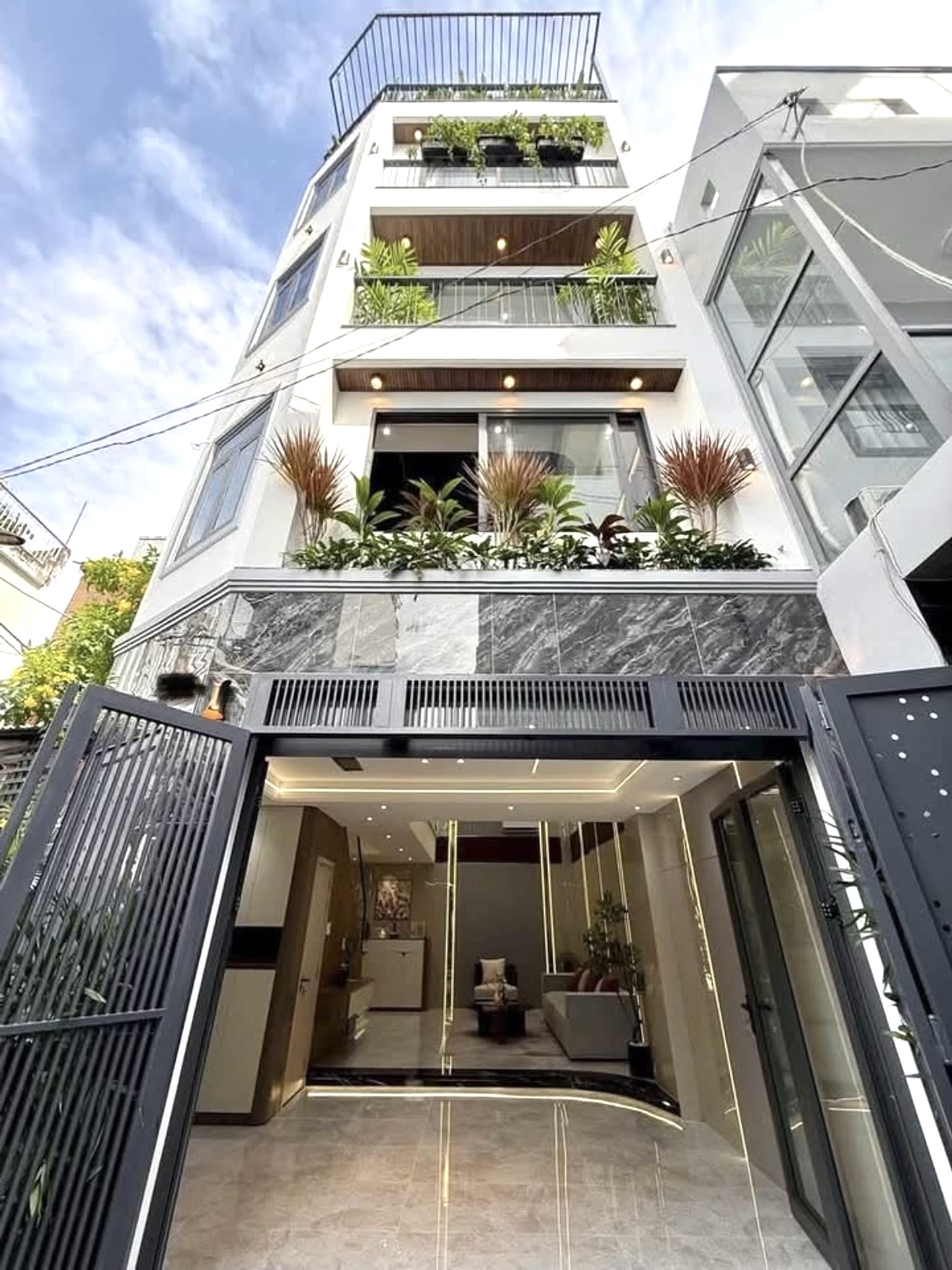 Bán nhà Gò Vấp, Nhà đẹp sang trọng 5 tầng, Phan Huy Ích, xe hơi ngủ nhà, DTSD 45m2, chỉ 7.X tỷ