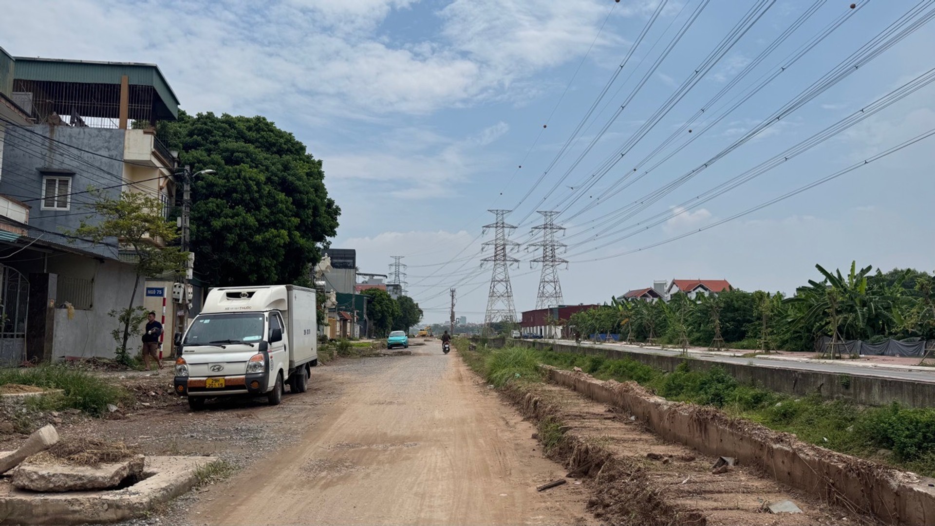 Bán nhà mặt phố rộng 82m² Yên Viên, kinh doanh đỉnh, ô tô tránh 2 làn
