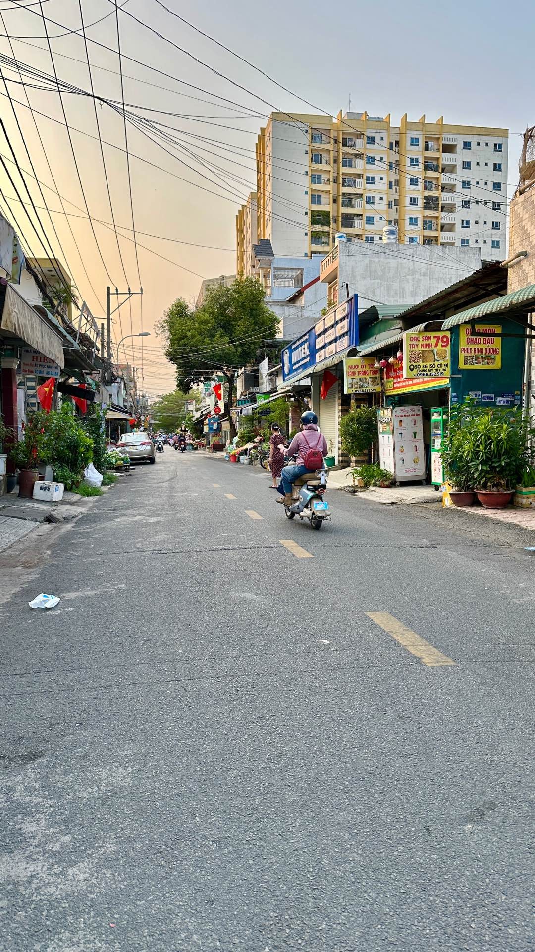 Bán nhà riêng 150m² tại Trung Mỹ Tây, TP.HCM hướng Đông Nam, mặt tiền 5m