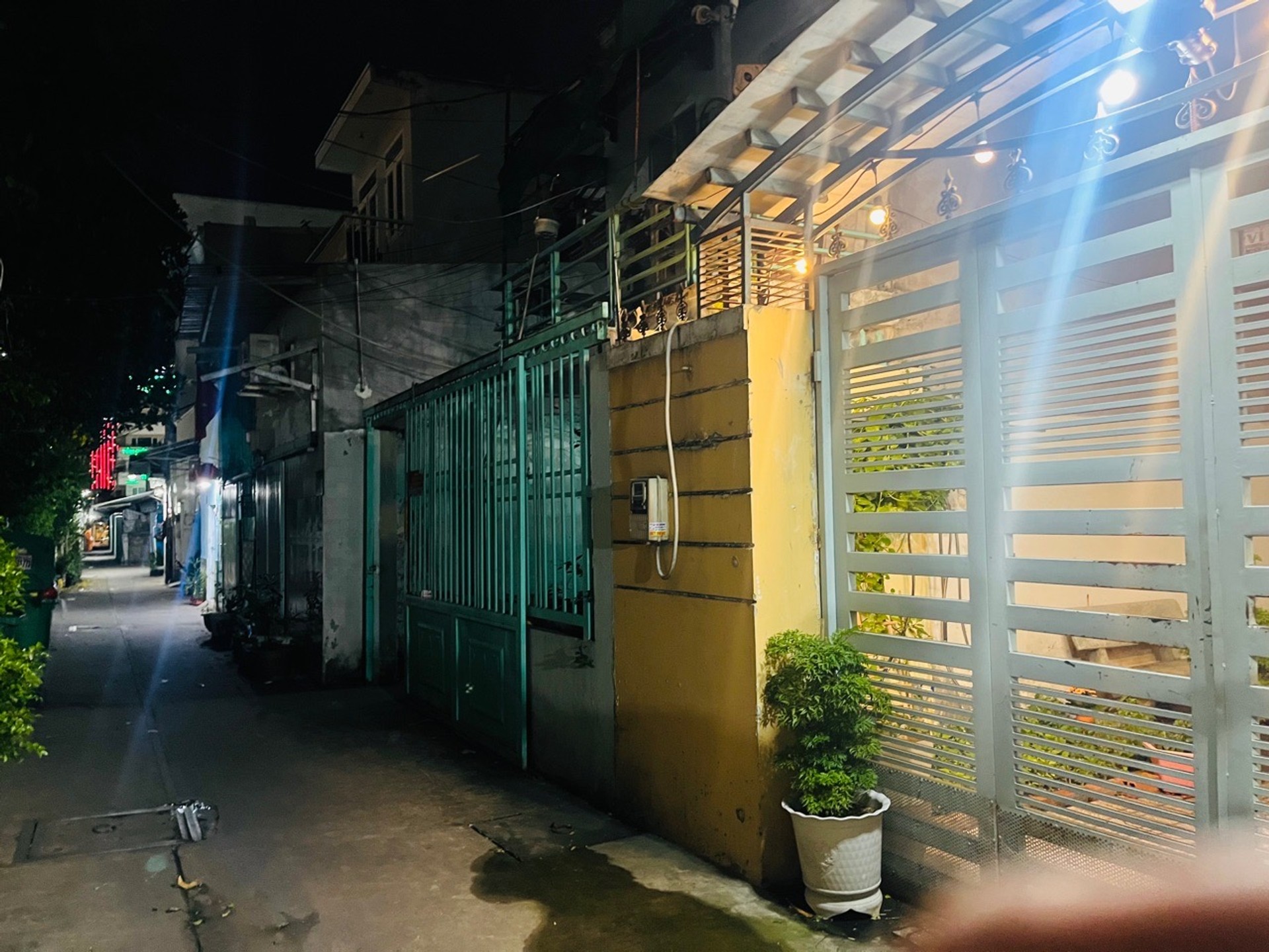 Bán nhà riêng 2 tầng 125m2 tại trung tâm quận, hẻm rộng 5m