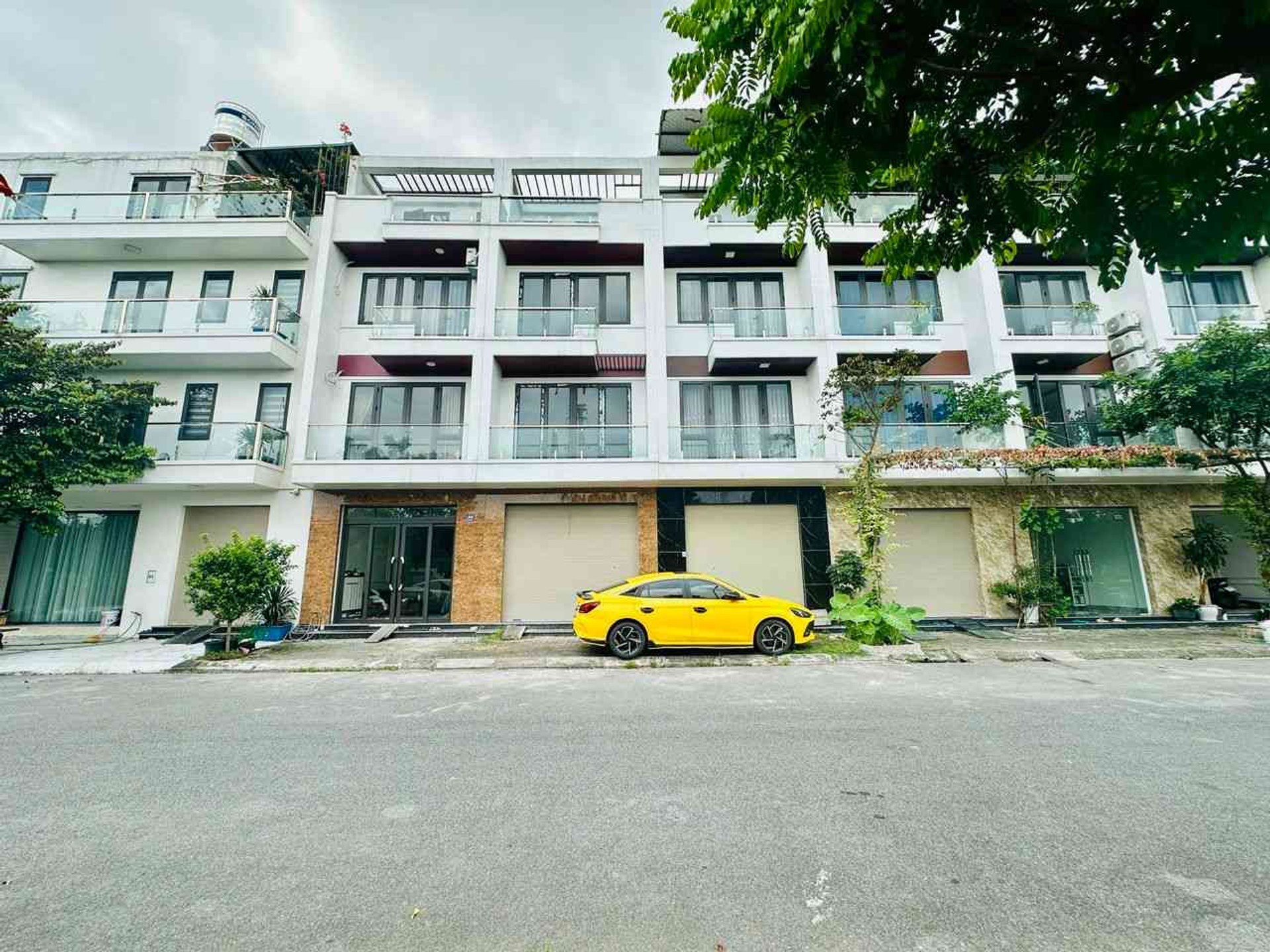 Bán shophouse 48.3m², 4 tầng, mặt tiền 4.2m khu Him Lam, giá 3.7 tỷ VNĐ