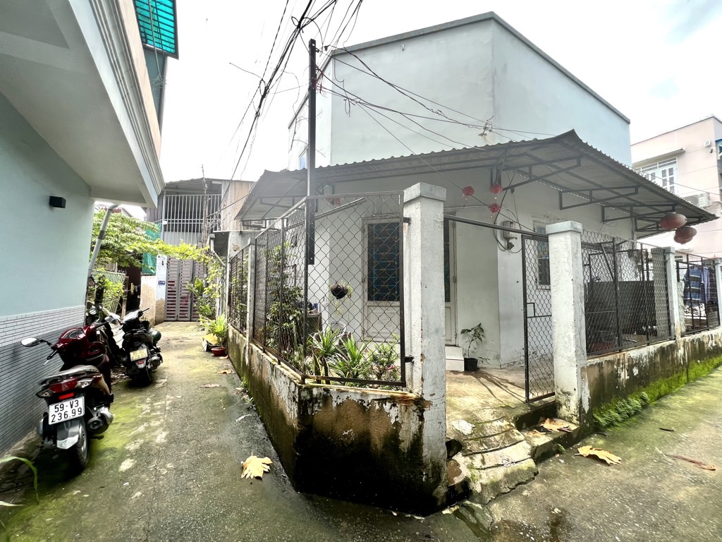 NHÀ 2 MẶT TIỀN HẺM- QL13- HIỆP BÌNH PHƯỚC-DT: 80m² – ngang 6,2m x 12,7m- CHỈ : 3.89T
lô đất chia 2