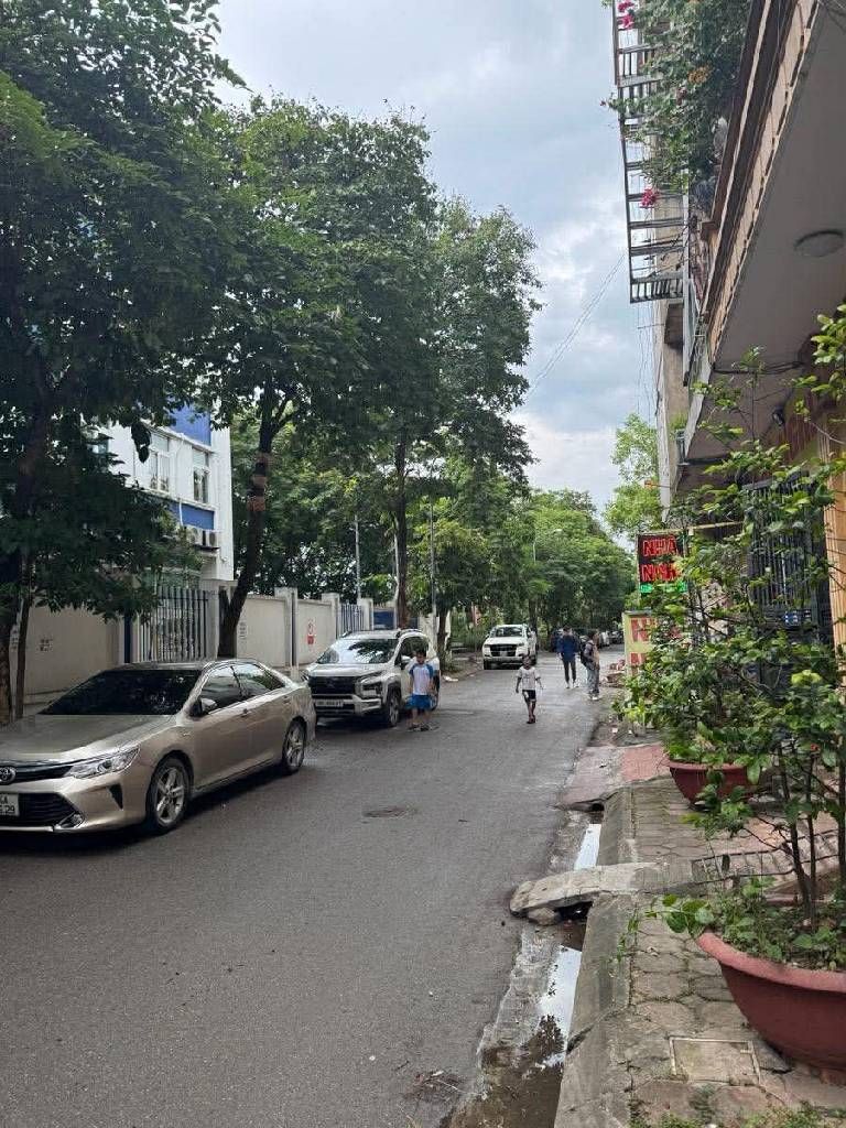 Biệt thự liền kề 5 tầng tại khu đô thị Văn Quán, Hà Đông, vị trí đắc địa với view trường học