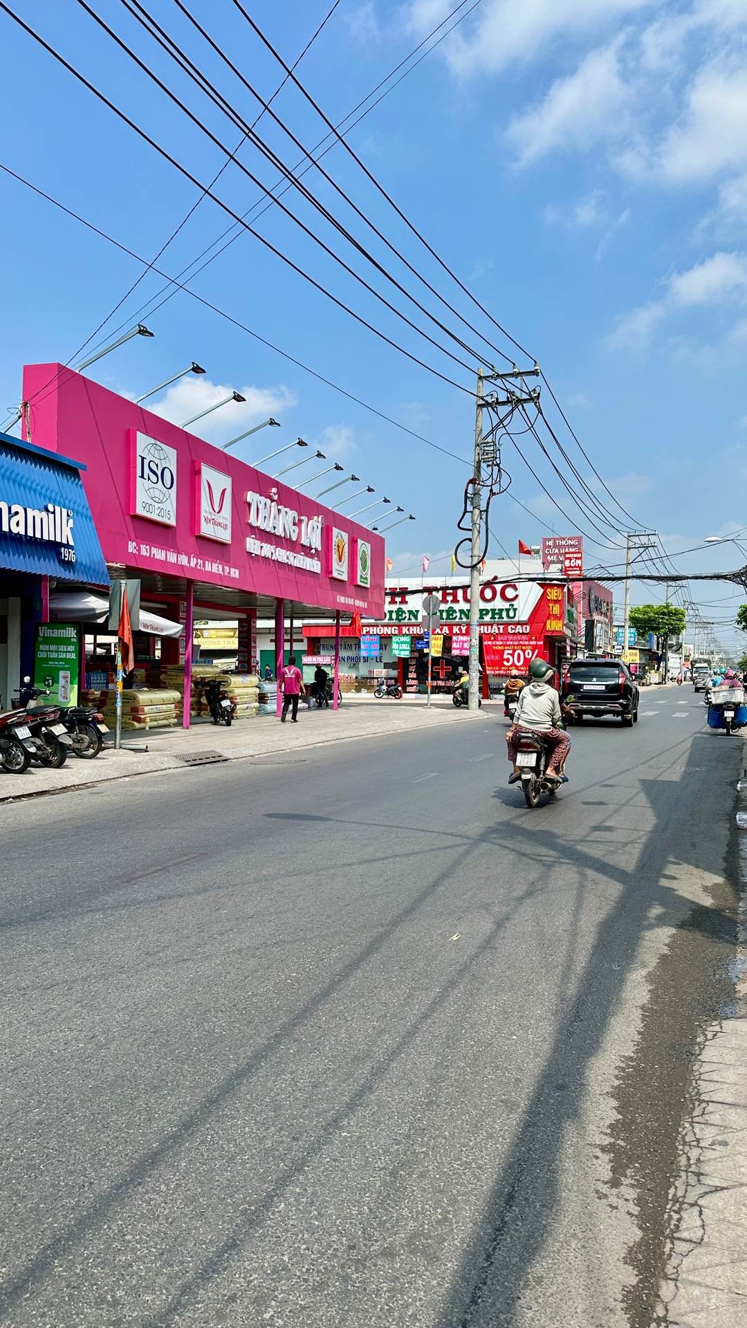 Bán nhà mặt phố Phan Văn Hớn, diện tích 130m2, vị trí đắc địa ngay chợ Đại Hải