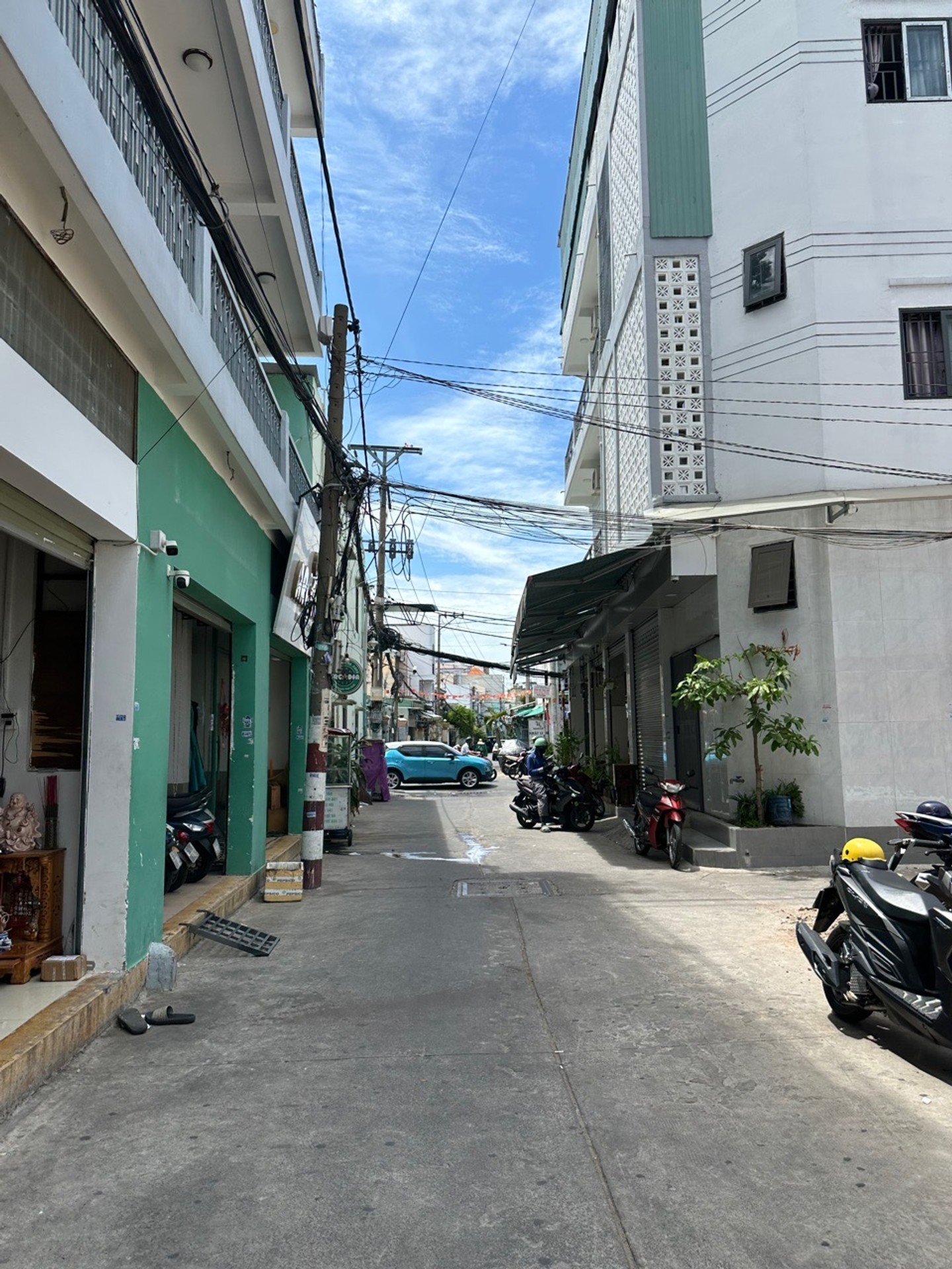 Bán nhà 2 tầng, 4 phòng ngủ tại Tân Phú, hẻm ô tô, gần Co.opmart