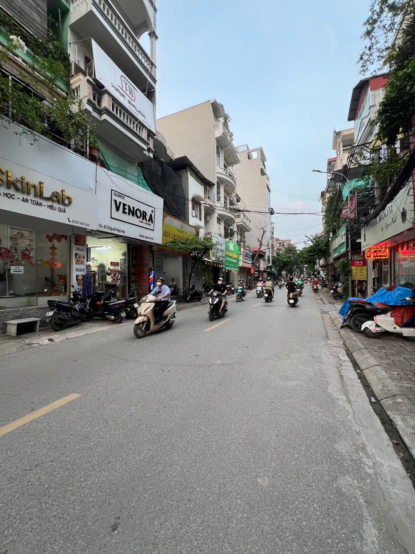 Nhà mặt phố Nguyễn Ngọc Nại kinh doanh đỉnh, vỉa hè rộng, dòng tiền thực