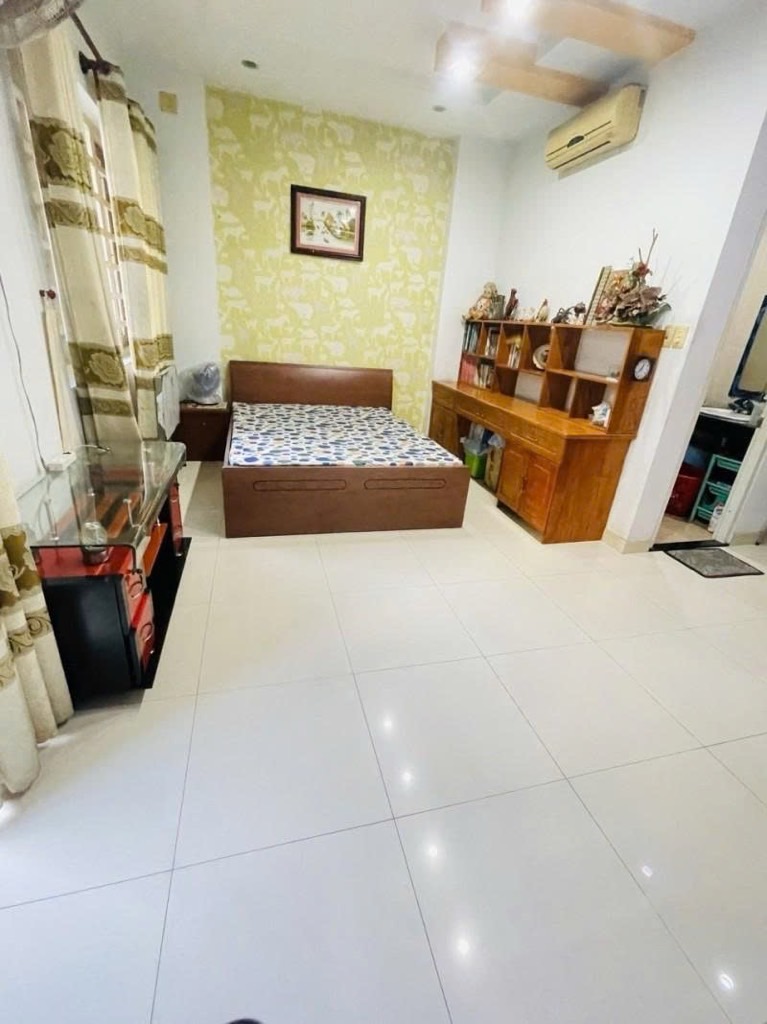 Bán nhà riêng 4 tầng tại quận Tân Phú, diện tích 89.5m², mặt tiền 5.5m