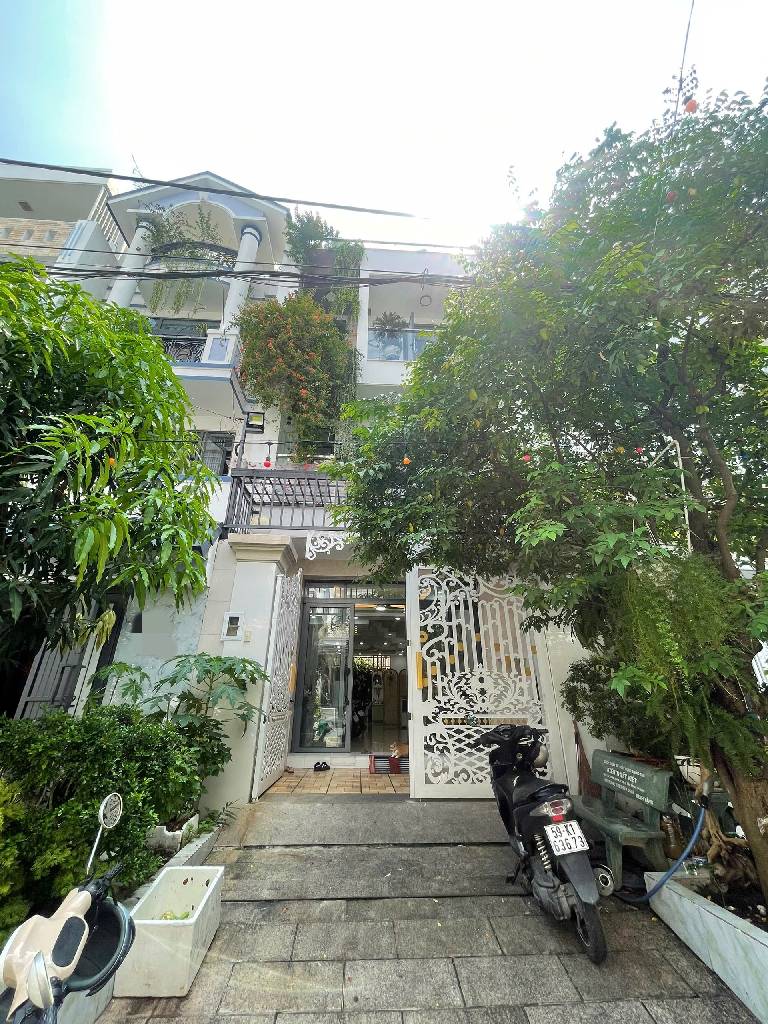 Cơ hội hiếm có sở hữu nhà mặt phố khu Tên Lửa giá giảm sốc