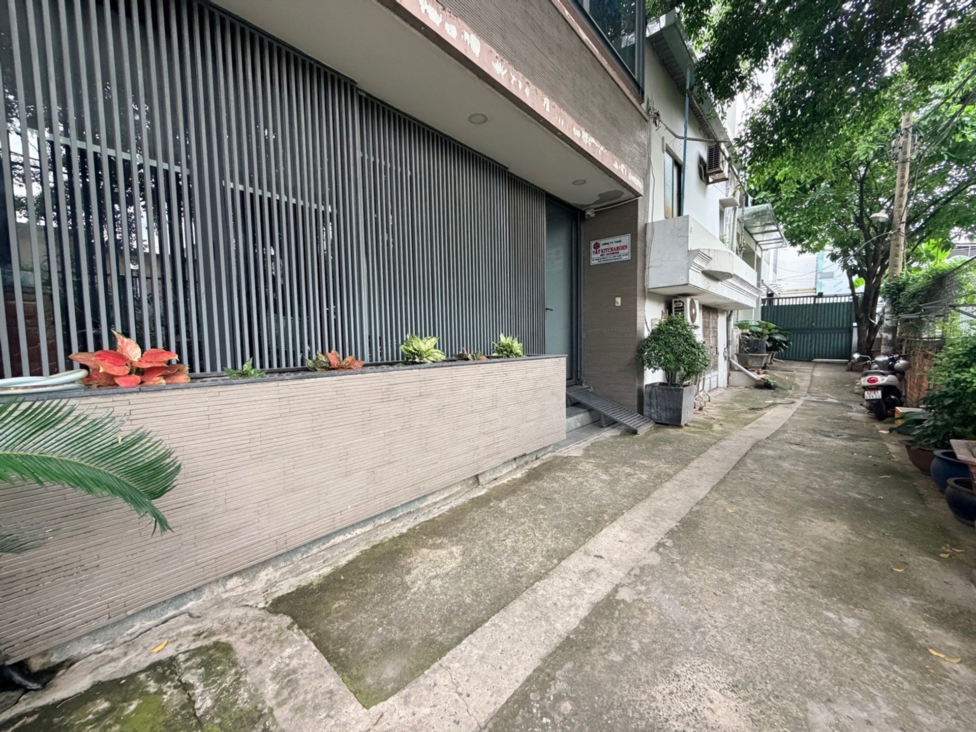 Bán nhà 65m2 tiện xây mới 4 Tầng gần Bến Xe Miền Đông - 3Phòng Ngủ