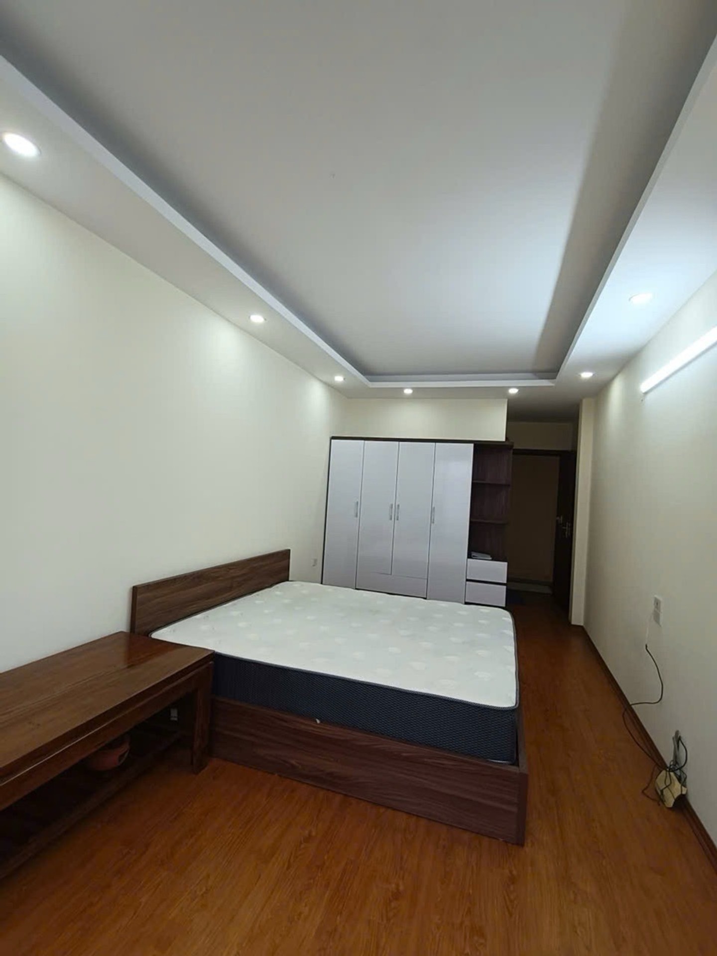 Nhà 4 tầng ô tô đỗ cửa, gần cầu Thanh Trì, Bát Khối