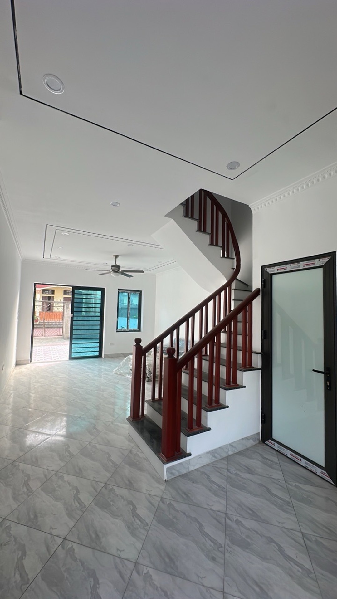 Nhà mới ở ngay trung tâm Nghĩa Lộ Lạc Đạo, cơ hội hiếm giá tốt