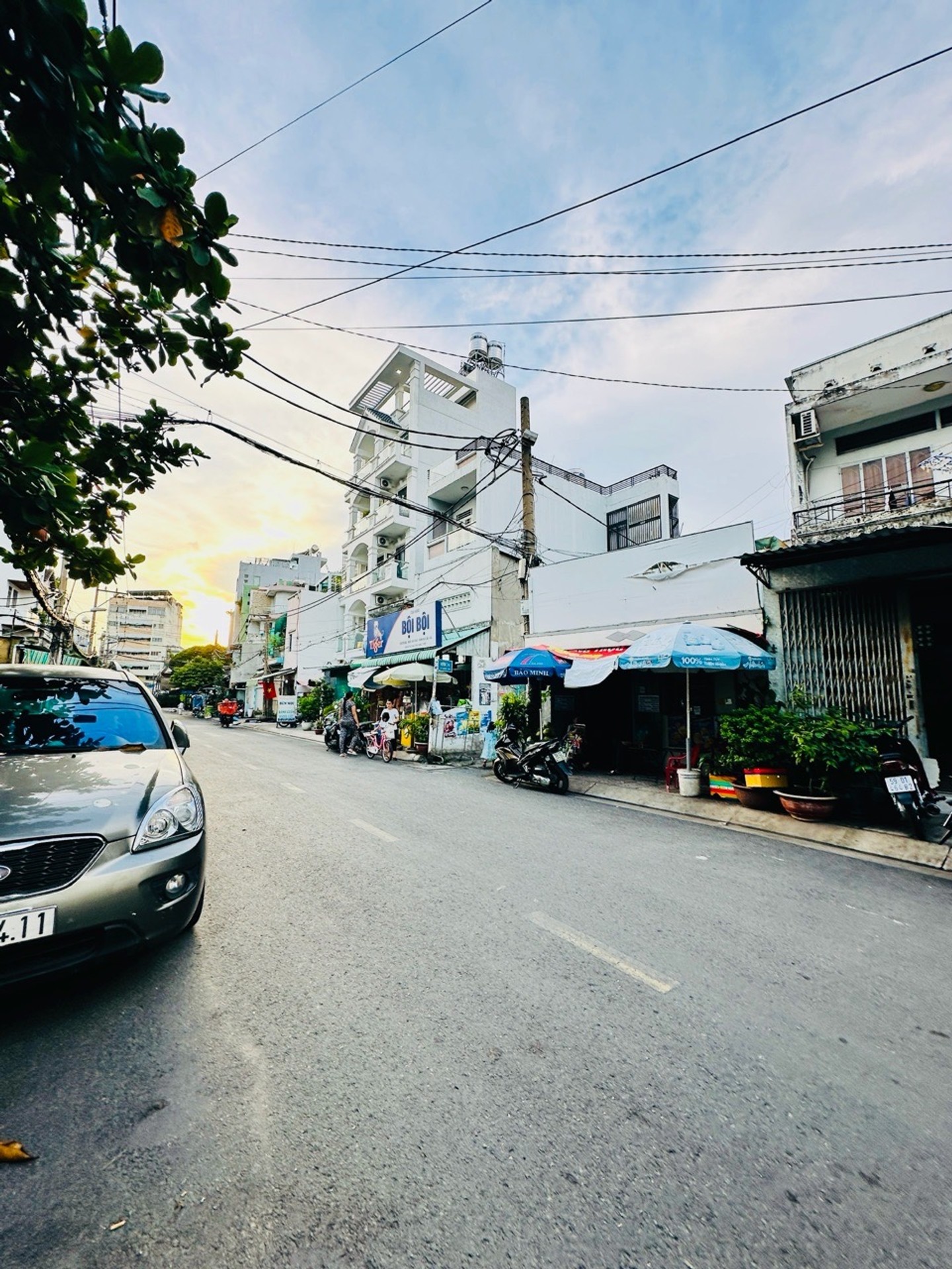 - Mặt tiền Lê Ngã khu ngay công viên rất thoáng mát, hiếm nhà bán trong khu vực. Ô tô đậu ngay nhà