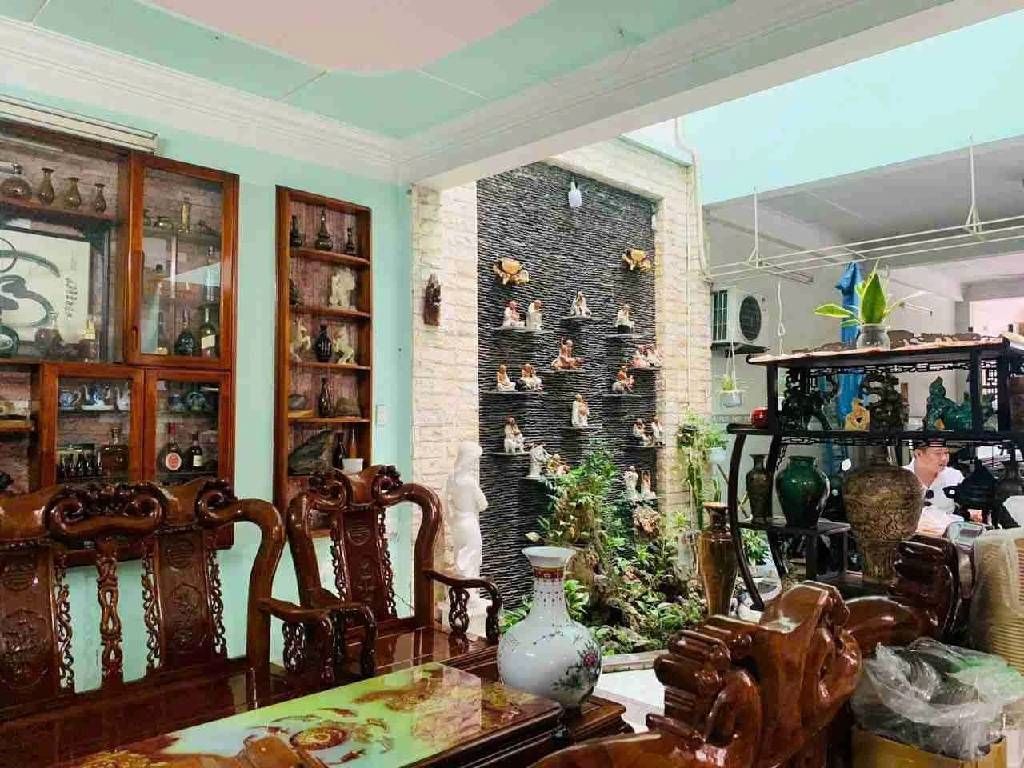 🆘 Chủ ngộp cần tiền bán gấp nhà 3 tầng kiểu biệt thự diện tích khủng mặt tiền đường CMT8