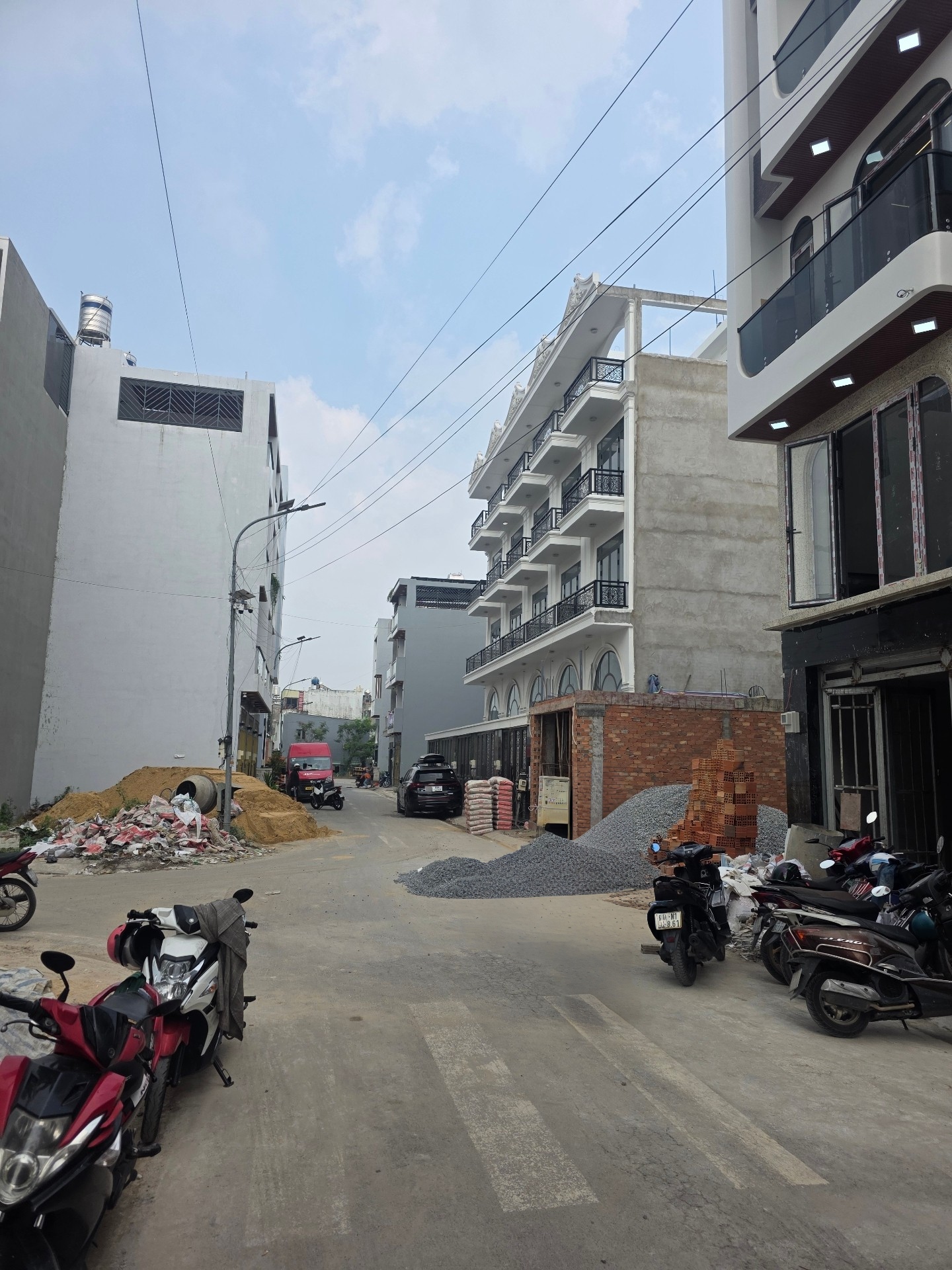 SIÊU PHẨM CHÂN DÀI 72m2 KHU ĐỒNG BỘ - THANG MÁY - 450kg
HƯƠNG LỘ 2