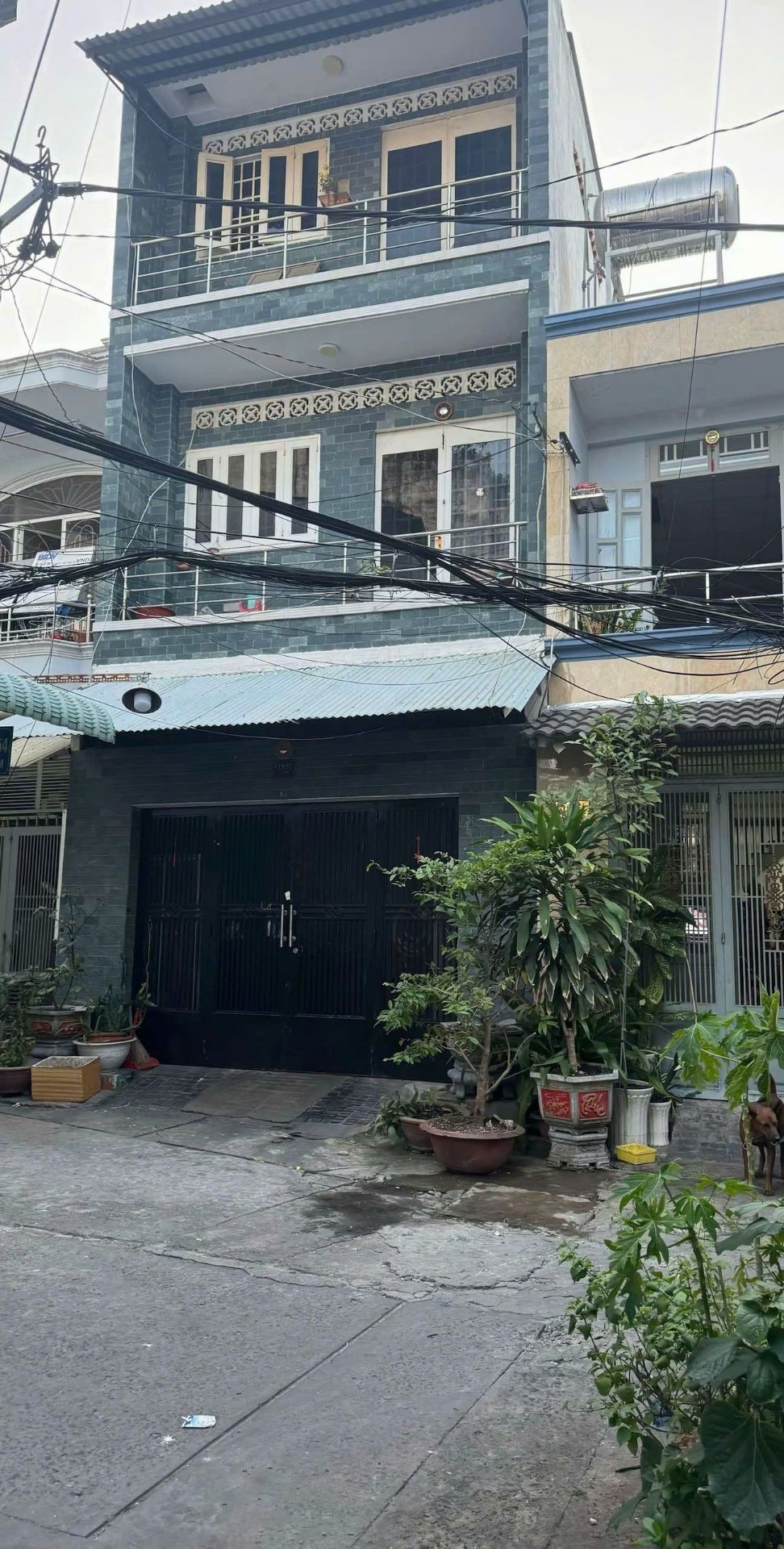 Nhà rộng 5 phòng ngủ, hẻm xe hơi - Giá sốc Âu Cơ