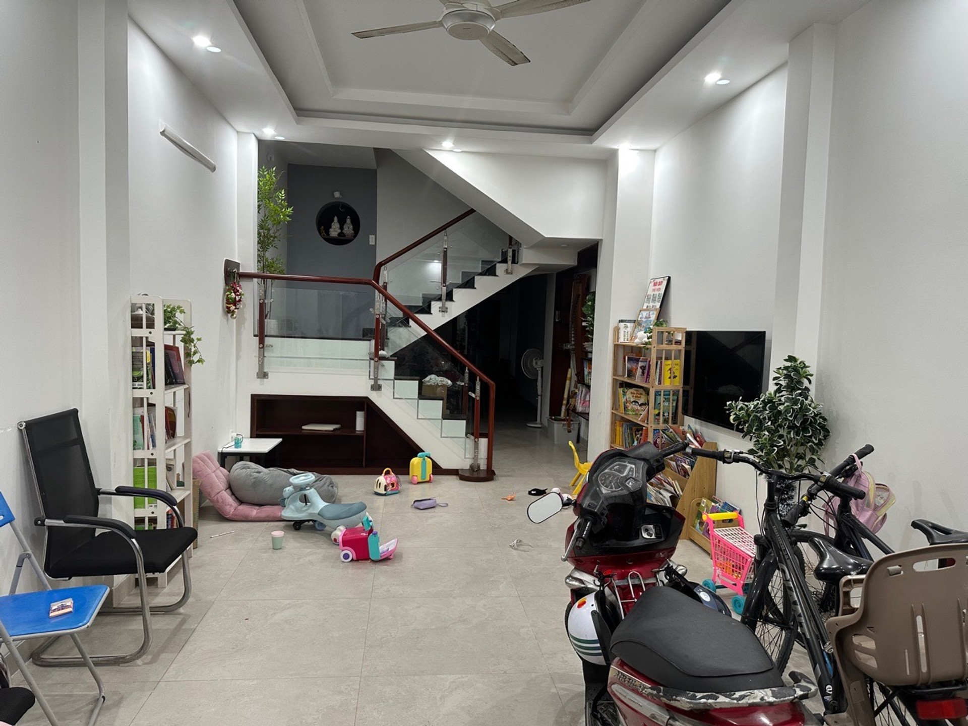 🏡 ( QUẬN 7 ) NHÀ 3 TẦNG – KHU DÂN DÂN TRÍ CAO - HUỲNH TẤN PHÁT

👉 GIÁ CHỈ 11,6 TỶ