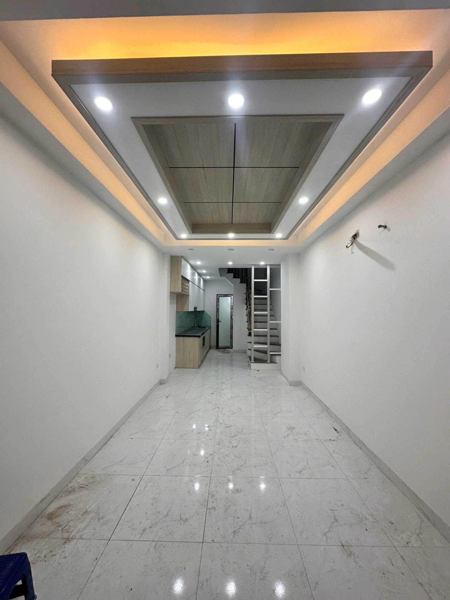 Bán nhà riêng 6 tầng tại quận Hoàng Mai, nhà mới, vị trí trung tâm