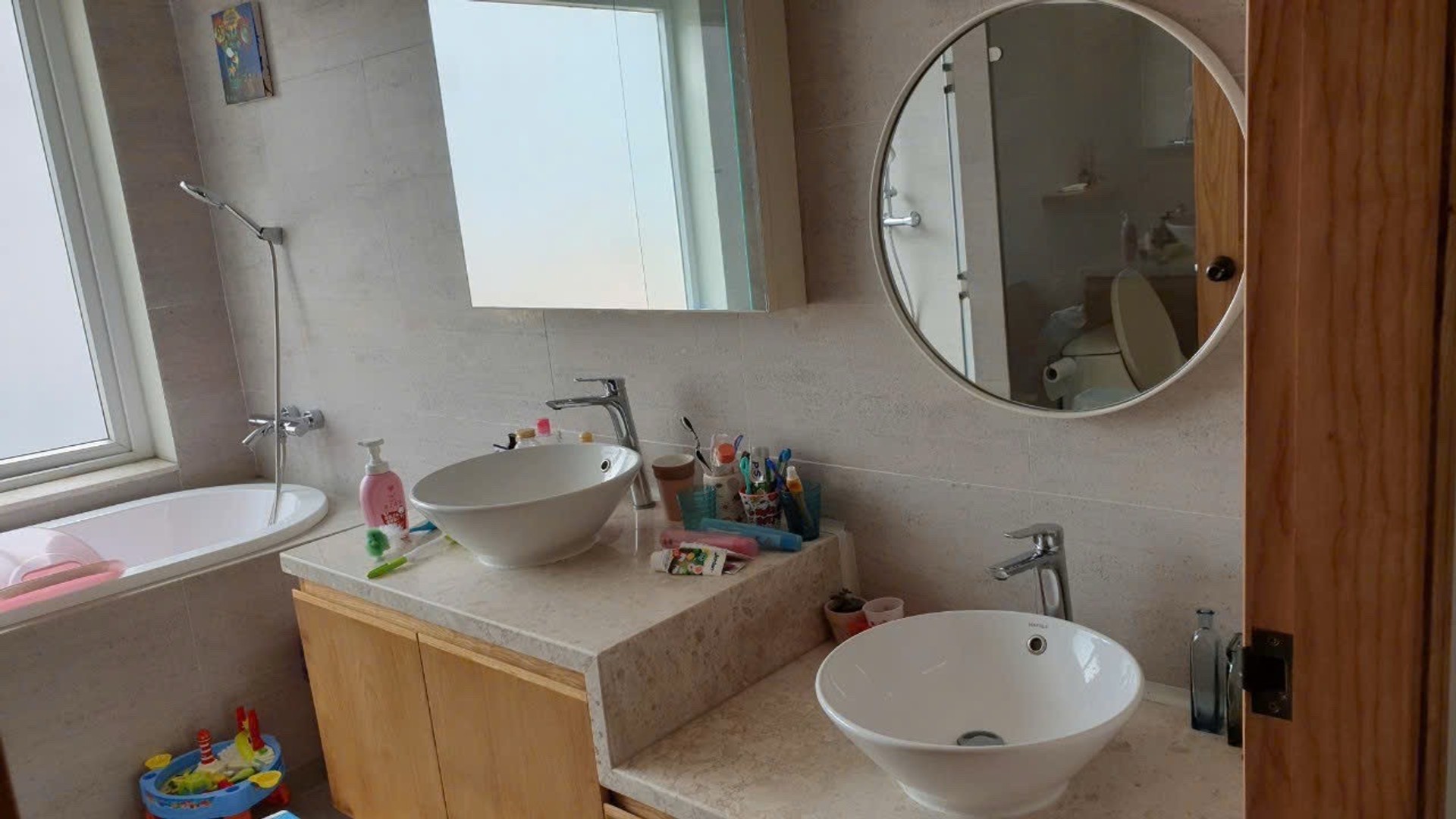 Nhà đẹp Quận 1, 4 tầng, gần 100m2, giá tốt