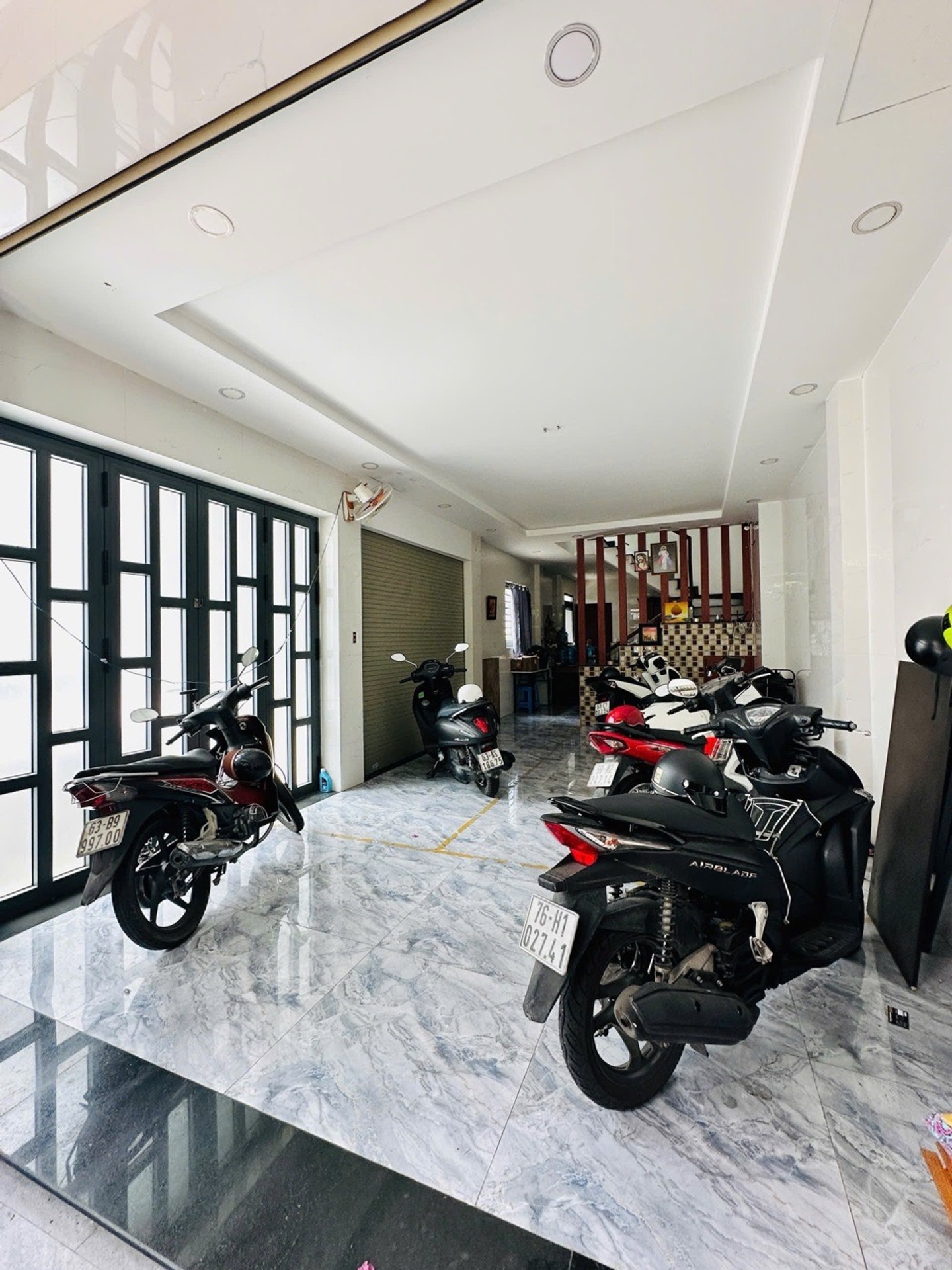 Bán nhà 3 tầng căn góc tại Vườn Lài, 5 phòng ngủ, giá 8.8 tỷ